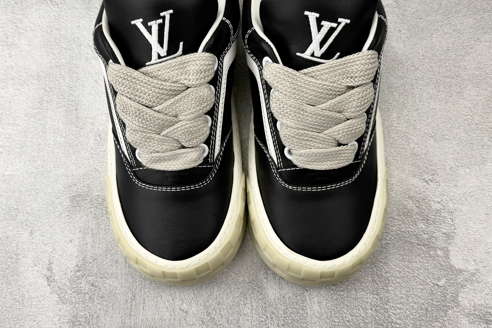 LOUIS VUITTON Tilted 黑色 1AJW
