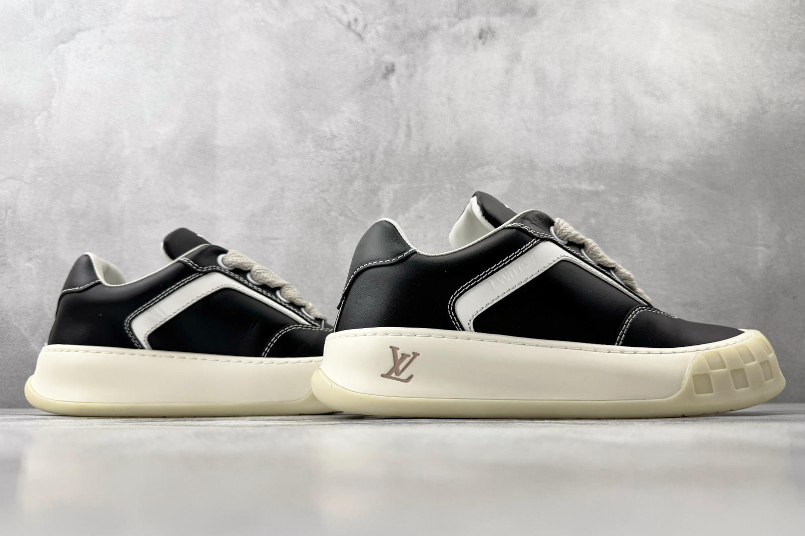 LOUIS VUITTON Tilted 黑色 1AJW