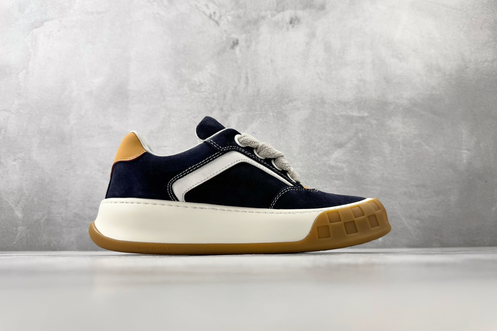 LOUIS VUITTON Tilted 海军蓝 1AJ749-Top High Quatity Cheap Sneakers Fashion Clothing Clothes Bags handbags Shoes of all Brand wholesale With The best Quality And Beautiful Price from China Factory Chinese suppliers wholesaler seller LOUIS VUITTON Tilted 海军蓝 1AJ749