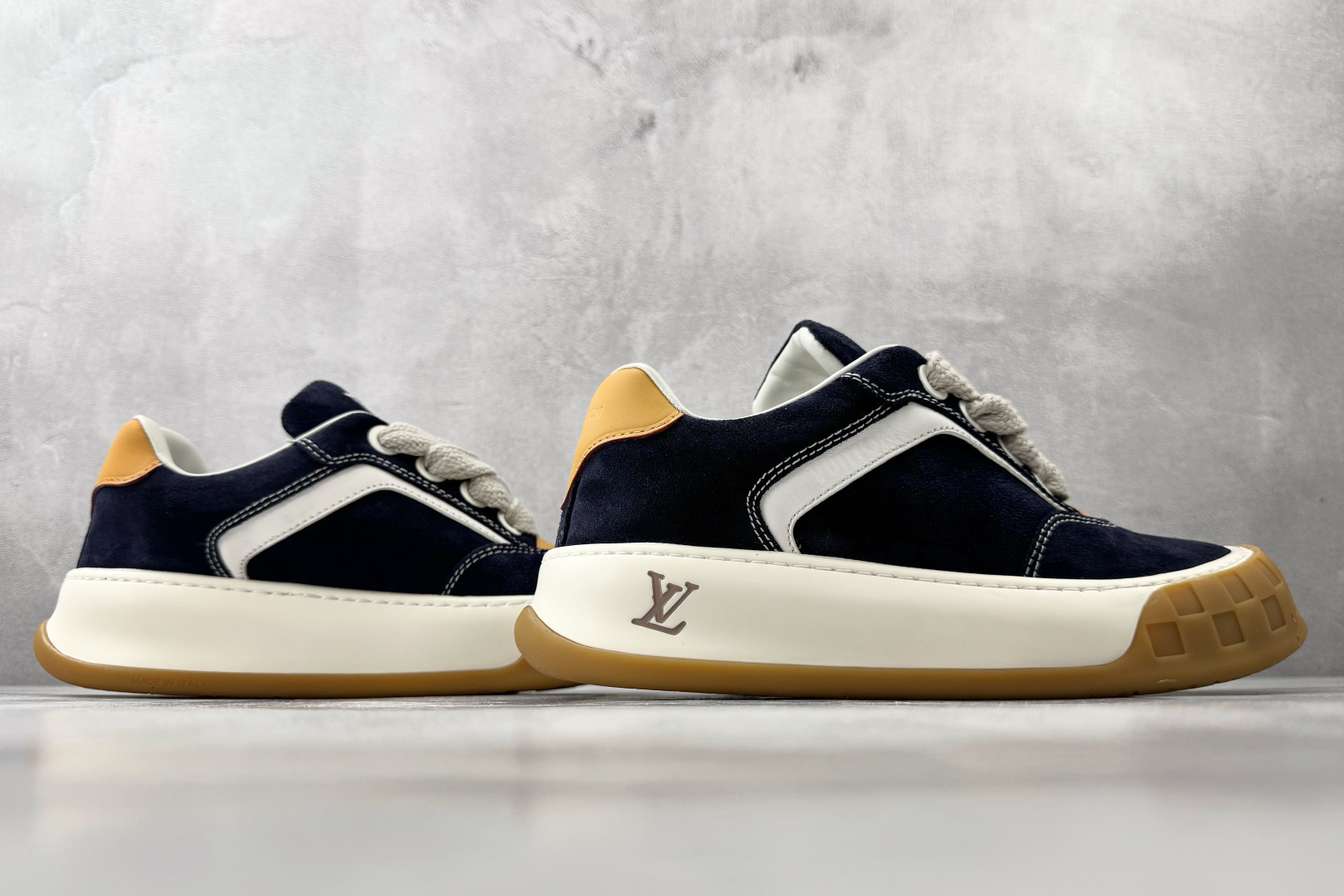 LOUIS VUITTON Tilted 海军蓝 1AJ749-Top High Quatity Cheap Sneakers Fashion Clothing Clothes Bags handbags Shoes of all Brand wholesale With The best Quality And Beautiful Price from China Factory Chinese suppliers wholesaler seller LOUIS VUITTON Tilted 海军蓝 1AJ749