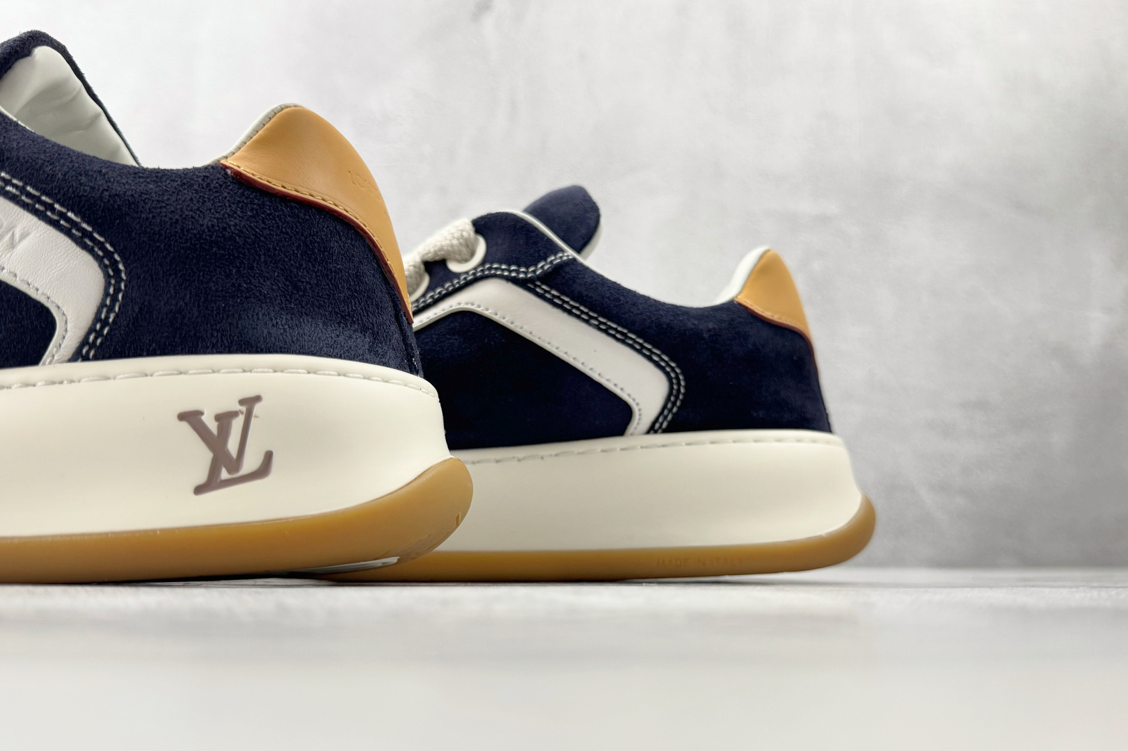 LOUIS VUITTON Tilted 海军蓝 1AJ749-Top High Quatity Cheap Sneakers Fashion Clothing Clothes Bags handbags Shoes of all Brand wholesale With The best Quality And Beautiful Price from China Factory Chinese suppliers wholesaler seller LOUIS VUITTON Tilted 海军蓝 1AJ749