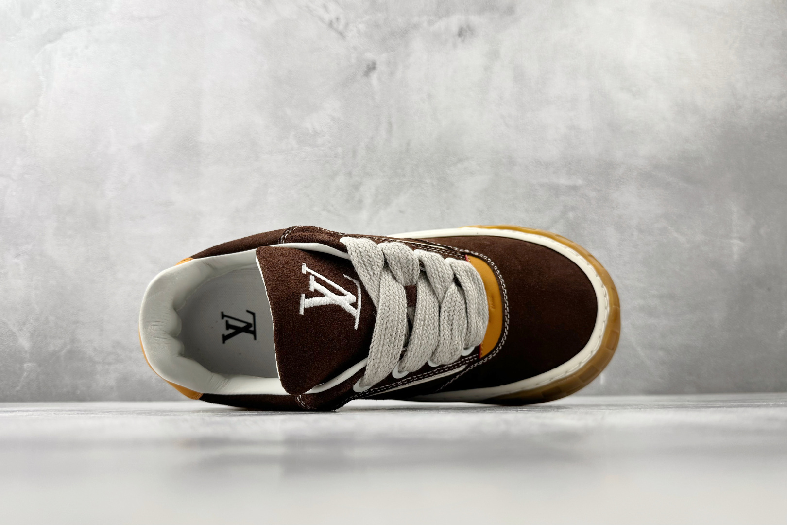 LOUIS VUITTON Tilted 栗色 1AJ766-Top High Quatity Cheap Sneakers Fashion Clothing Clothes Bags handbags Shoes of all Brand wholesale With The best Quality And Beautiful Price from China Factory Chinese suppliers wholesaler seller LOUIS VUITTON Tilted 栗色 1AJ766