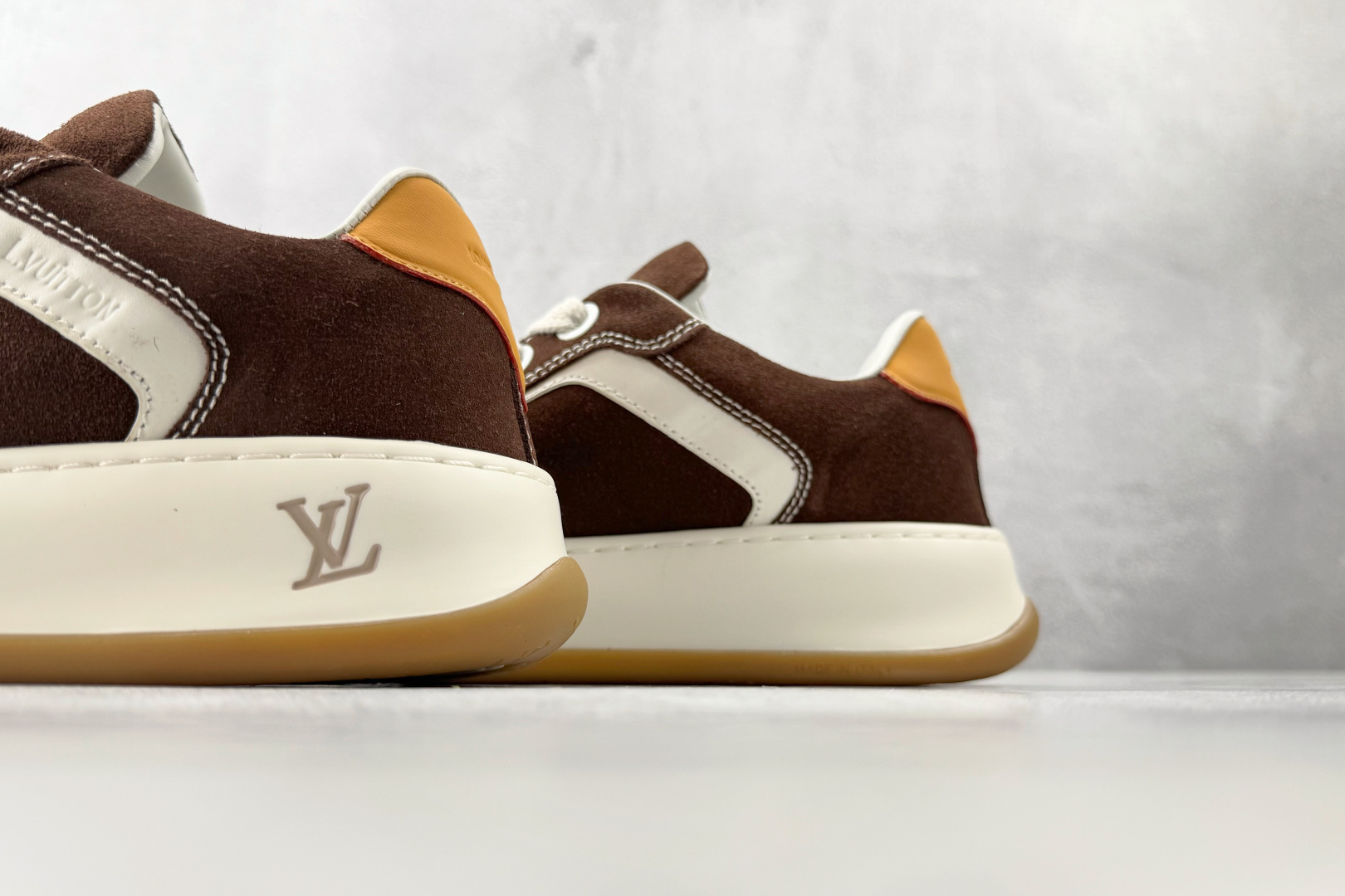 LOUIS VUITTON Tilted 栗色 1AJ766-Top High Quatity Cheap Sneakers Fashion Clothing Clothes Bags handbags Shoes of all Brand wholesale With The best Quality And Beautiful Price from China Factory Chinese suppliers wholesaler seller LOUIS VUITTON Tilted 栗色 1AJ766