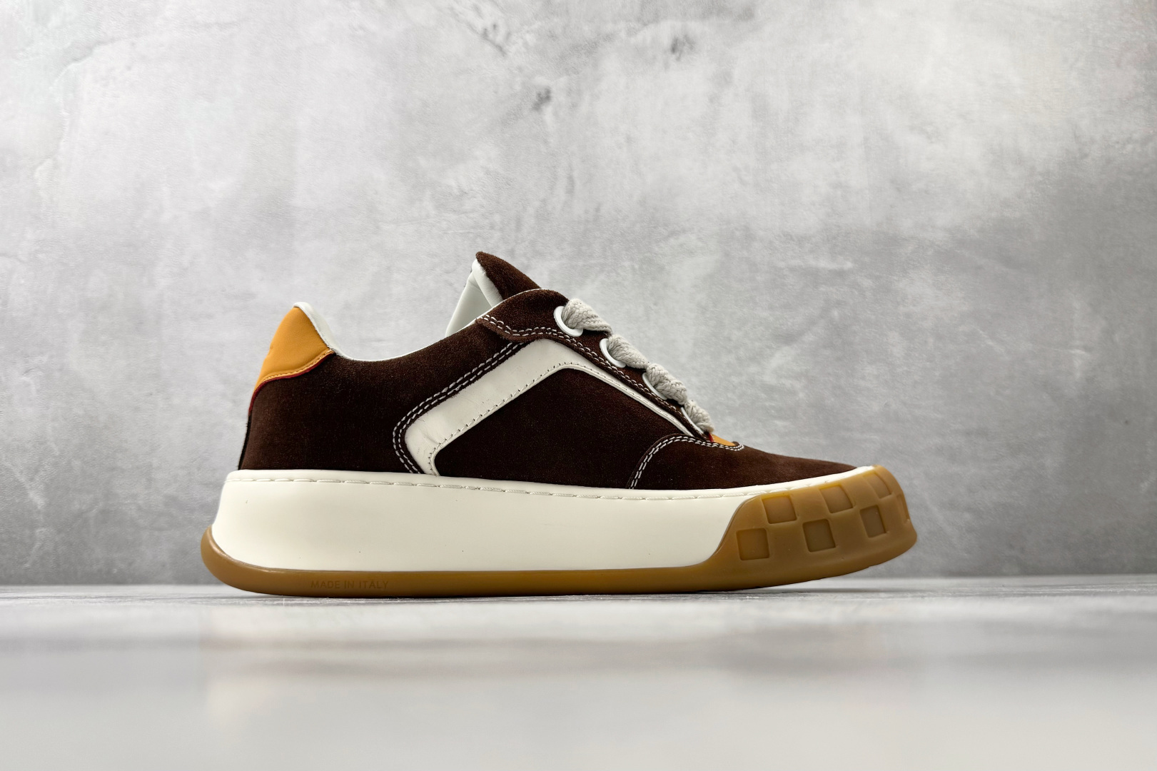 LOUIS VUITTON Tilted 栗色 1AJ766-Top High Quatity Cheap Sneakers Fashion Clothing Clothes Bags handbags Shoes of all Brand wholesale With The best Quality And Beautiful Price from China Factory Chinese suppliers wholesaler seller LOUIS VUITTON Tilted 栗色 1AJ766
