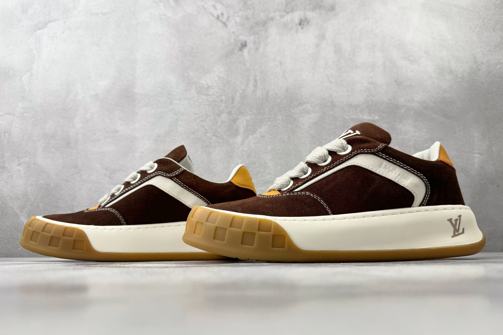 LOUIS VUITTON Tilted 栗色 1AJ766-Top High Quatity Cheap Sneakers Fashion Clothing Clothes Bags handbags Shoes of all Brand wholesale With The best Quality And Beautiful Price from China Factory Chinese suppliers wholesaler seller LOUIS VUITTON Tilted 栗色 1AJ766