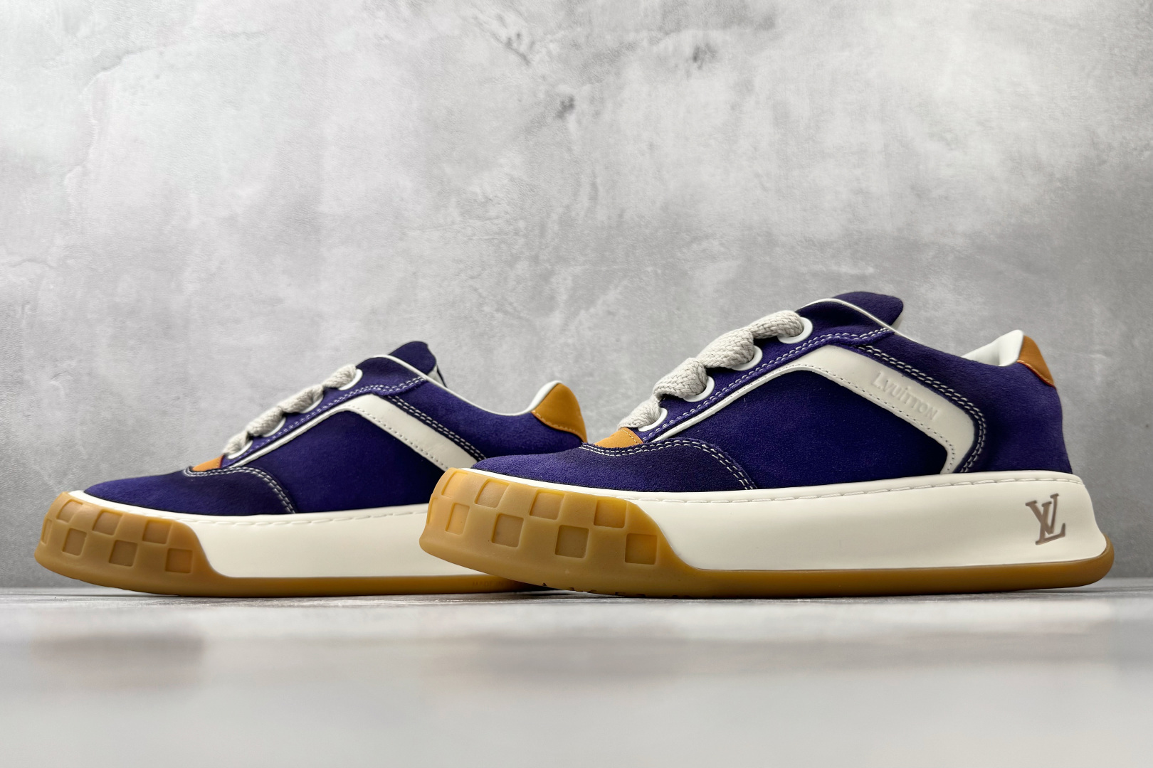 LOUIS VUITTON Tilted 紫色 1AJV-Top High Quatity Cheap Sneakers Fashion Clothing Clothes Bags handbags Shoes of all Brand wholesale With The best Quality And Beautiful Price from China Factory Chinese suppliers wholesaler seller LOUIS VUITTON Tilted 紫色 1AJV