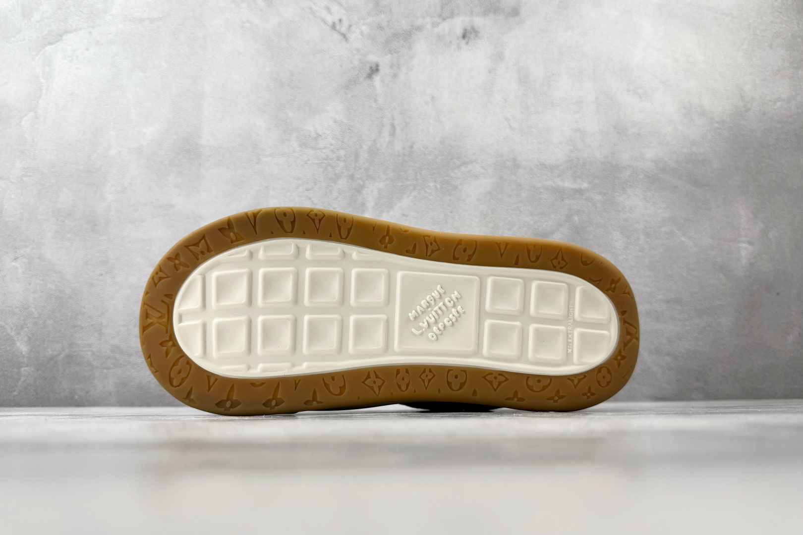 LOUIS VUITTON Tilted 绿色 1AJTH0-Top High Quatity Cheap Sneakers Fashion Clothing Clothes Bags handbags Shoes of all Brand wholesale With The best Quality And Beautiful Price from China Factory Chinese suppliers wholesaler seller LOUIS VUITTON Tilted 绿色 1AJTH0