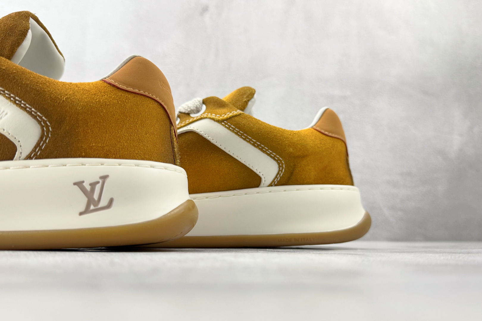 LOUIS VUITTON Tilted 黄绒 1AJVX4-Top High Quatity Cheap Sneakers Fashion Clothing Clothes Bags handbags Shoes of all Brand wholesale With The best Quality And Beautiful Price from China Factory Chinese suppliers wholesaler seller LOUIS VUITTON Tilted 黄绒 1AJVX4