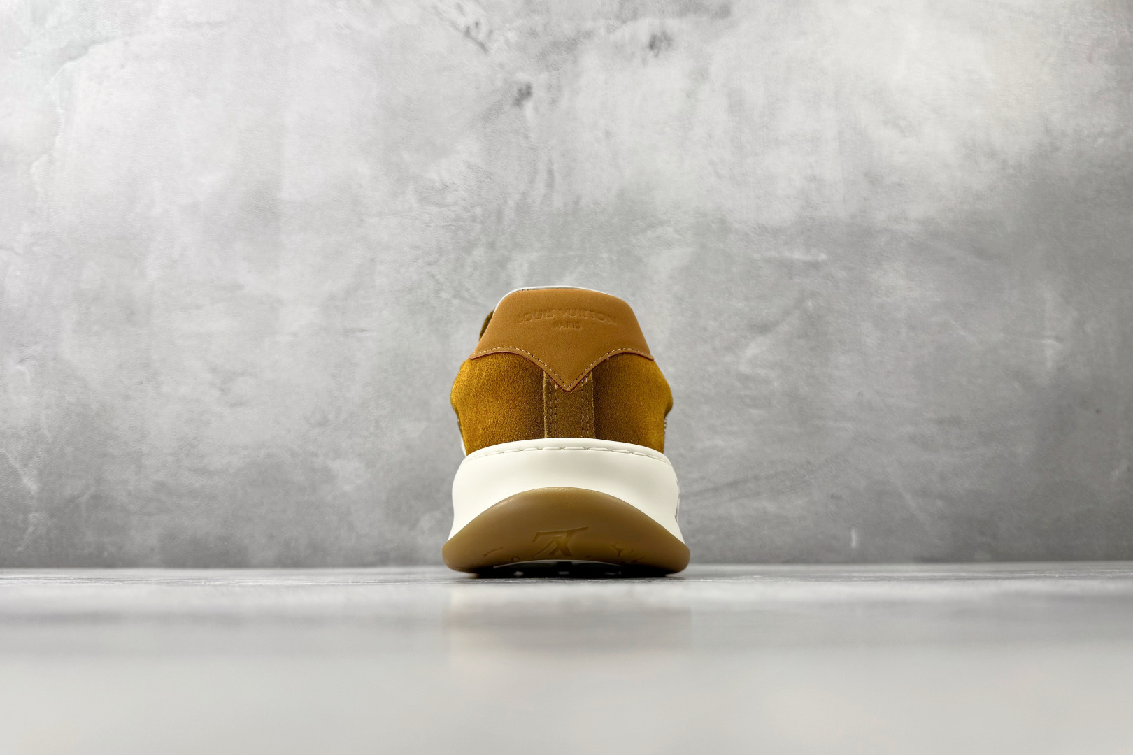 LOUIS VUITTON Tilted 黄绒 1AJVX4-Top High Quatity Cheap Sneakers Fashion Clothing Clothes Bags handbags Shoes of all Brand wholesale With The best Quality And Beautiful Price from China Factory Chinese suppliers wholesaler seller LOUIS VUITTON Tilted 黄绒 1AJVX4
