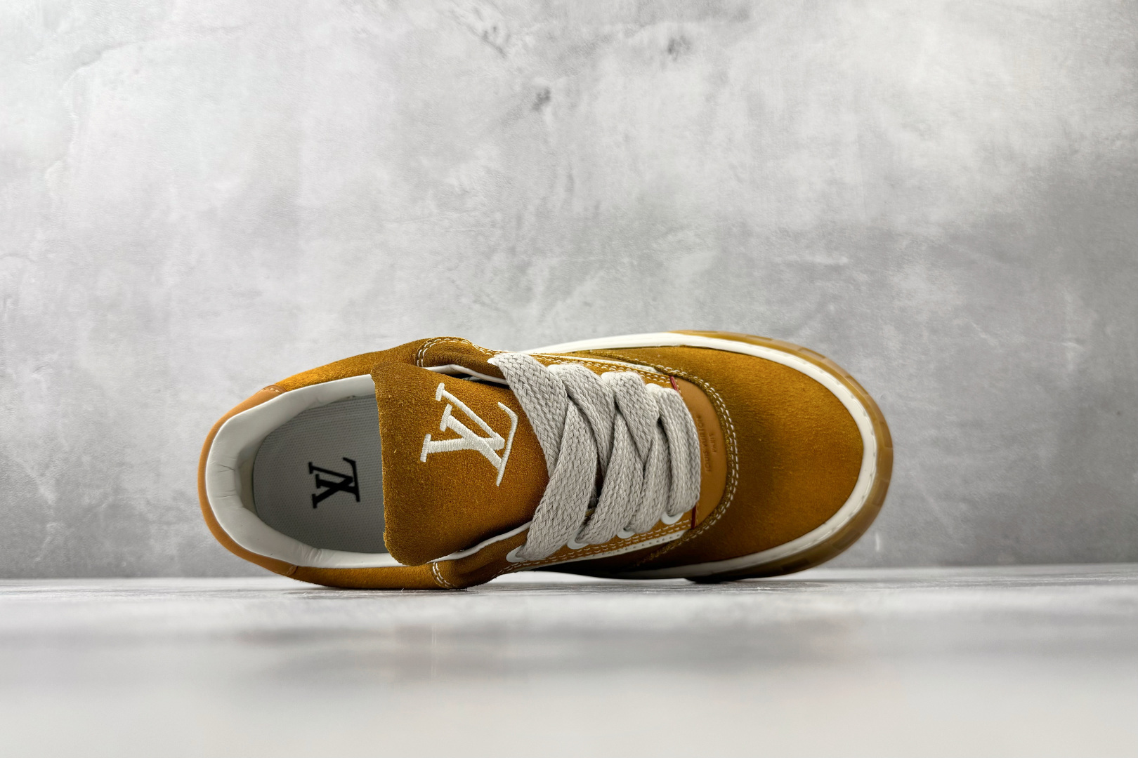 LOUIS VUITTON Tilted 黄绒 1AJVX4-Top High Quatity Cheap Sneakers Fashion Clothing Clothes Bags handbags Shoes of all Brand wholesale With The best Quality And Beautiful Price from China Factory Chinese suppliers wholesaler seller LOUIS VUITTON Tilted 黄绒 1AJVX4