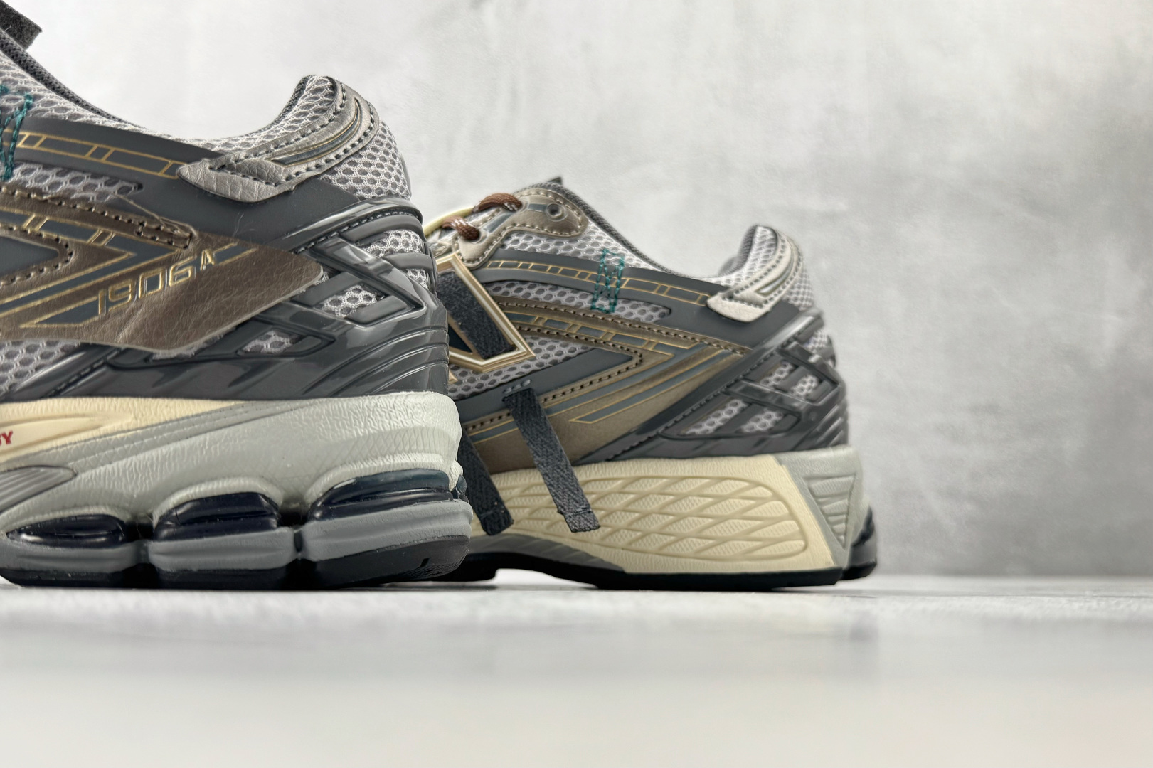 New Balance 1906 灰色 U19066U8-Top High Quatity Cheap Sneakers Fashion Clothing Clothes Bags handbags Shoes of all Brand wholesale With The best Quality And Beautiful Price from China Factory Chinese suppliers wholesaler seller New Balance 1906 灰色 U19066U8