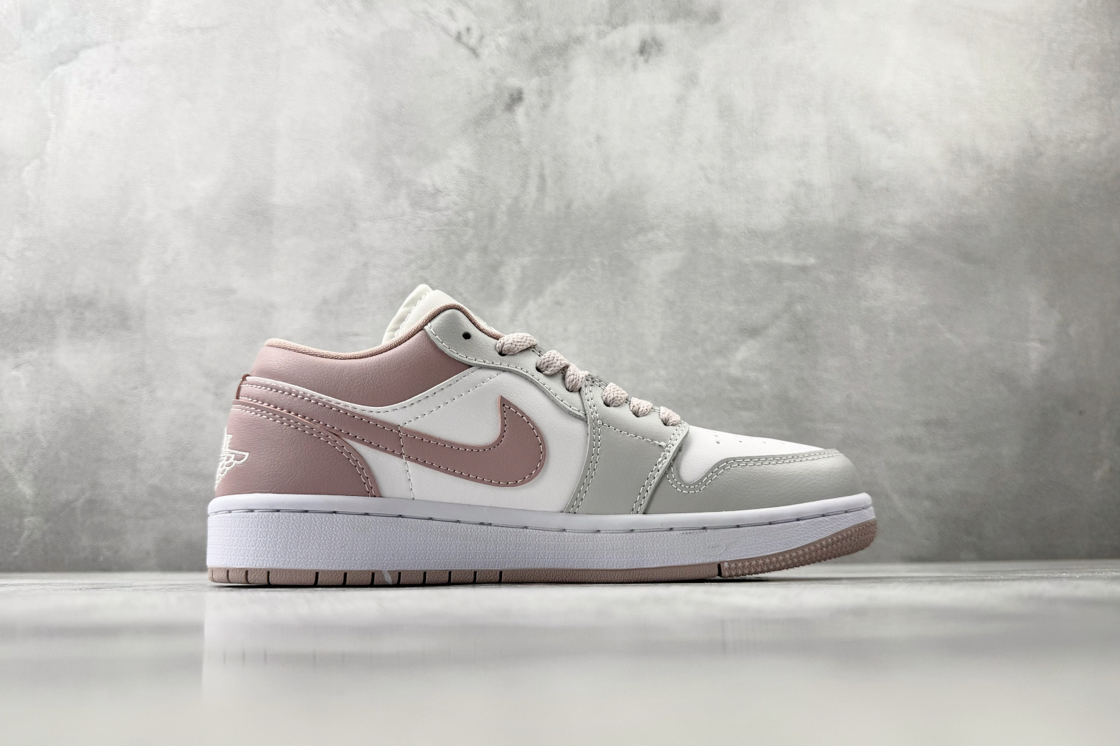 Jordan Air Jordan 1 粉白 DC0774-606-Top High Quatity Cheap Sneakers Fashion Clothing Clothes Bags handbags Shoes of all Brand wholesale With The best Quality And Beautiful Price from China Factory Chinese suppliers wholesaler seller Jordan Air Jordan 1 粉白 DC0774-606