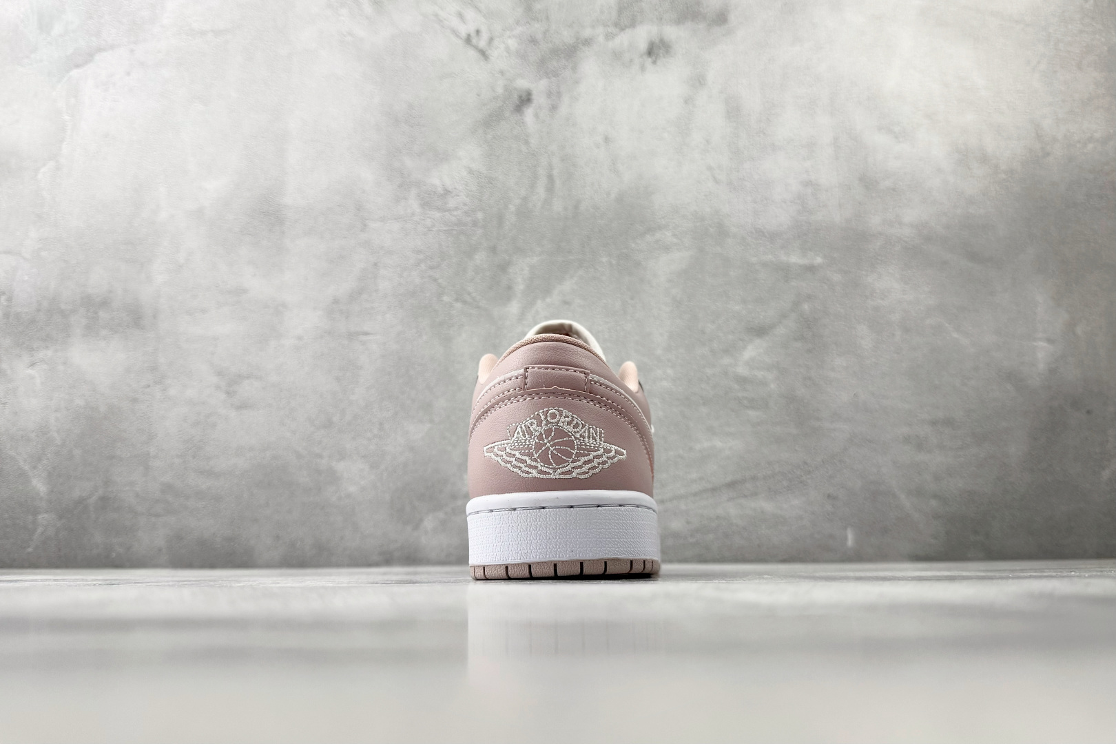 Jordan Air Jordan 1 粉白 DC0774-606-Top High Quatity Cheap Sneakers Fashion Clothing Clothes Bags handbags Shoes of all Brand wholesale With The best Quality And Beautiful Price from China Factory Chinese suppliers wholesaler seller Jordan Air Jordan 1 粉白 DC0774-606
