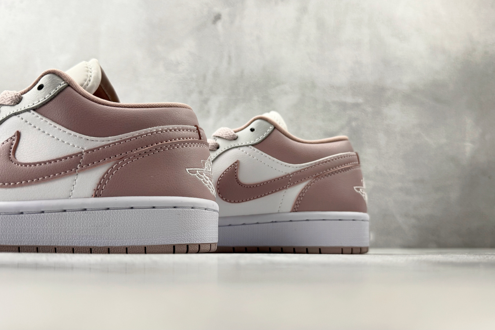 Jordan Air Jordan 1 粉白 DC0774-606-Top High Quatity Cheap Sneakers Fashion Clothing Clothes Bags handbags Shoes of all Brand wholesale With The best Quality And Beautiful Price from China Factory Chinese suppliers wholesaler seller Jordan Air Jordan 1 粉白 DC0774-606