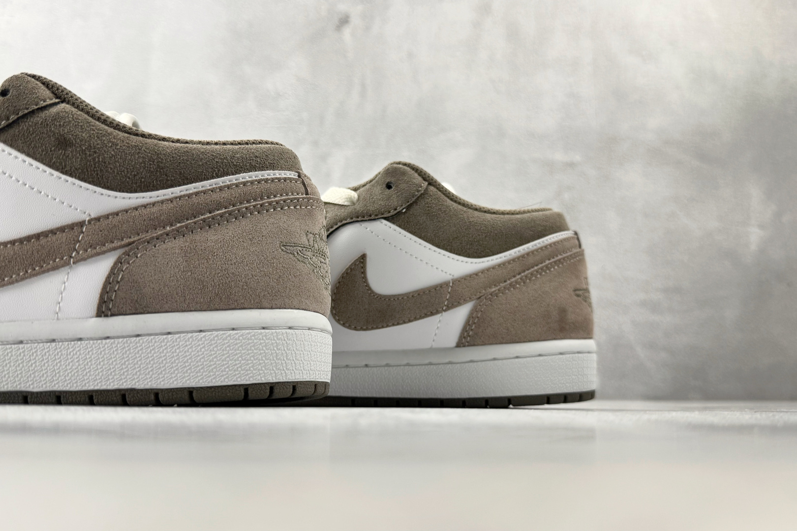 平台爆款 Jordan Air Jordan 1 Low 橄榄灰 553558-046-Top High Quatity Cheap Sneakers Fashion Clothing Clothes Bags handbags Shoes of all Brand wholesale With The best Quality And Beautiful Price from China Factory Chinese suppliers wholesaler seller 平台爆款 Jordan Air Jordan 1 Low 橄榄灰 553558-046