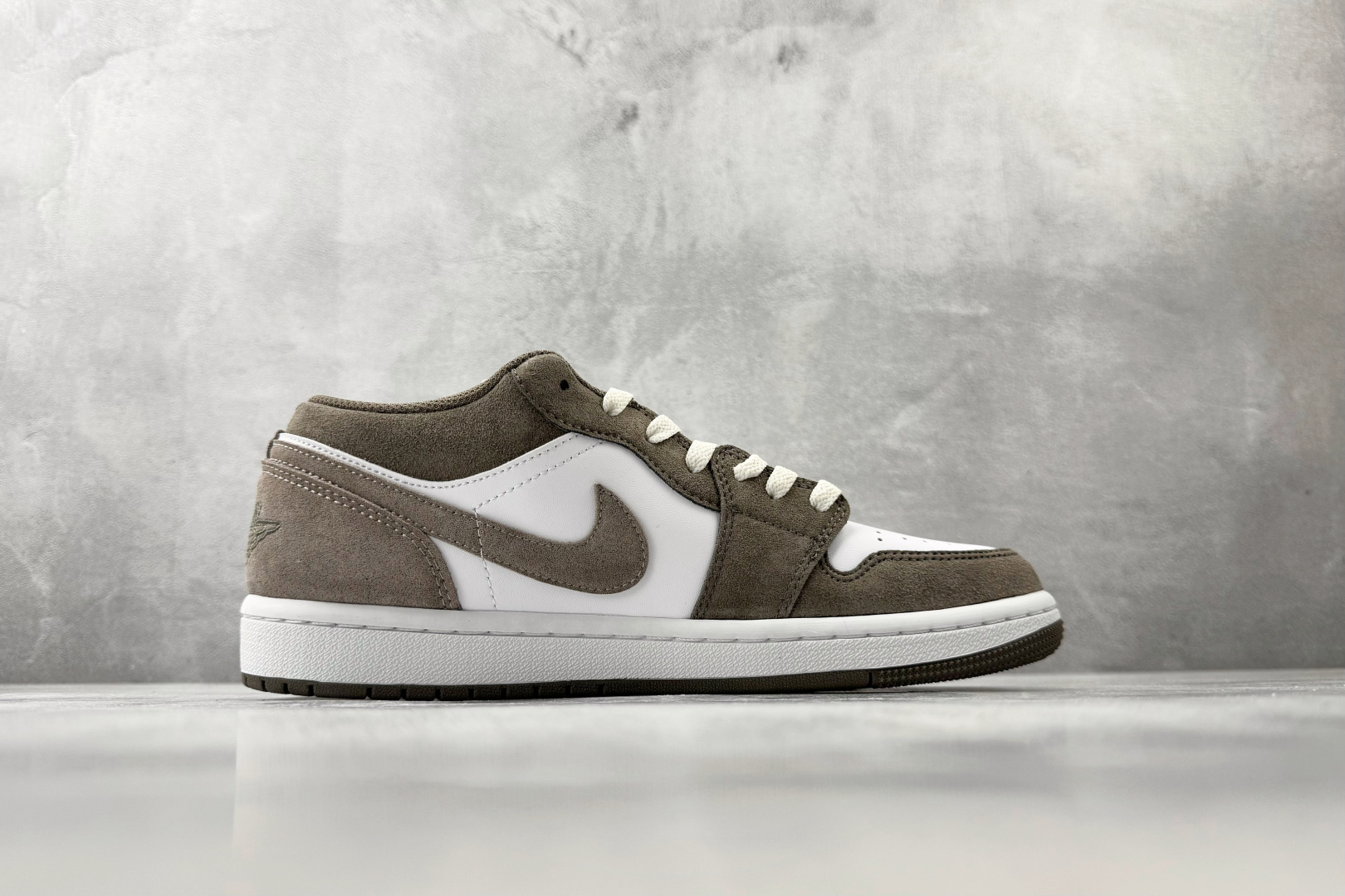 平台爆款 Jordan Air Jordan 1 Low 橄榄灰 553558-046-Top High Quatity Cheap Sneakers Fashion Clothing Clothes Bags handbags Shoes of all Brand wholesale With The best Quality And Beautiful Price from China Factory Chinese suppliers wholesaler seller 平台爆款 Jordan Air Jordan 1 Low 橄榄灰 553558-046