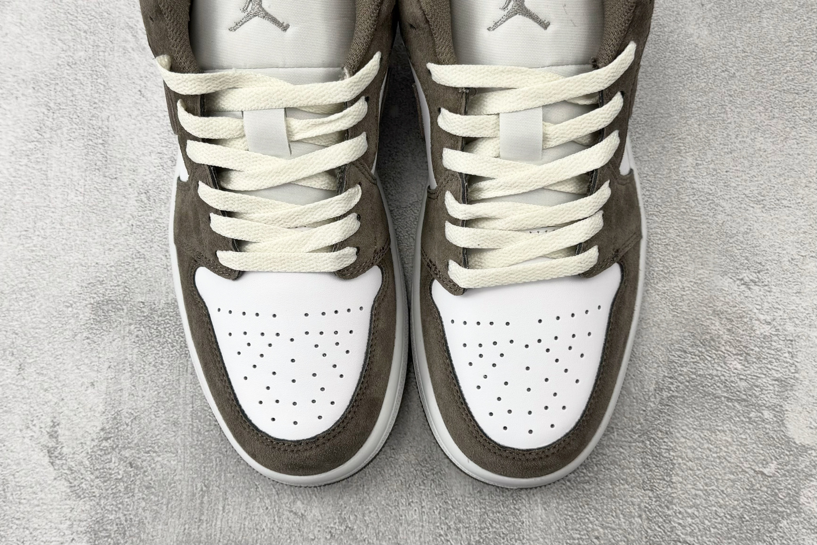 平台爆款 Jordan Air Jordan 1 Low 橄榄灰 553558-046-Top High Quatity Cheap Sneakers Fashion Clothing Clothes Bags handbags Shoes of all Brand wholesale With The best Quality And Beautiful Price from China Factory Chinese suppliers wholesaler seller 平台爆款 Jordan Air Jordan 1 Low 橄榄灰 553558-046