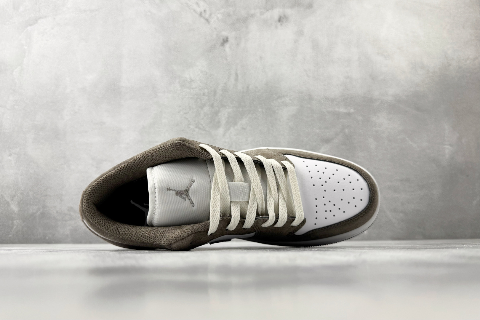 平台爆款 Jordan Air Jordan 1 Low 橄榄灰 553558-046-Top High Quatity Cheap Sneakers Fashion Clothing Clothes Bags handbags Shoes of all Brand wholesale With The best Quality And Beautiful Price from China Factory Chinese suppliers wholesaler seller 平台爆款 Jordan Air Jordan 1 Low 橄榄灰 553558-046
