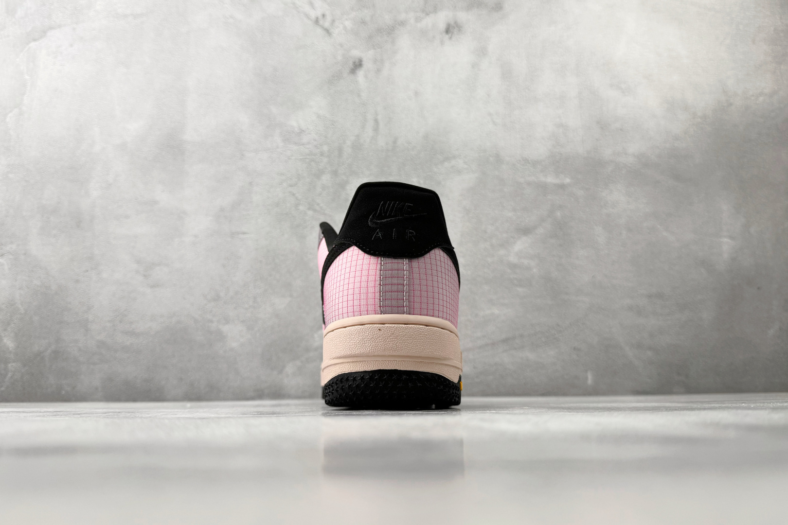 Nike Air Force 1 '07 LX Vibram 粉红黑 IH1943-600