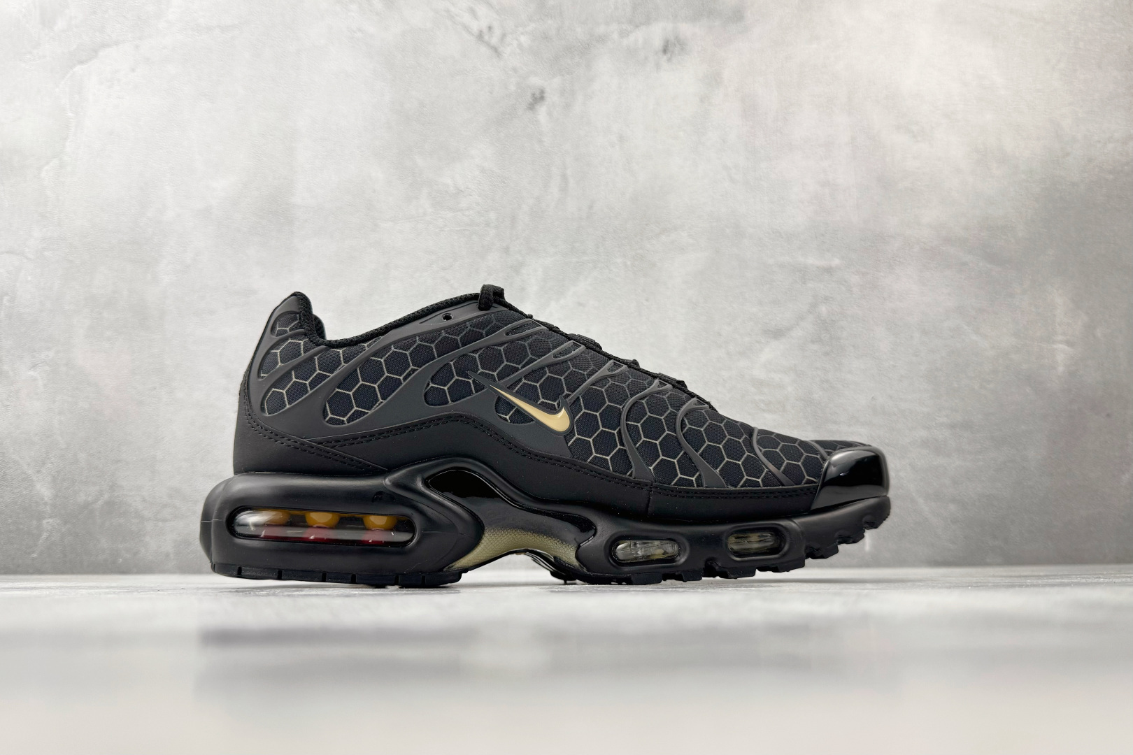 Nike Air Max Plus ”Black Honey”黑棕 IQ0287-010