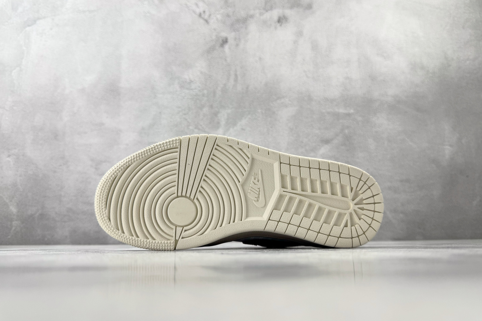 Jordan Air Jordan 1 米蓝 IR7553-422-Top High Quatity Cheap Sneakers Fashion Clothing Clothes Bags handbags Shoes of all Brand wholesale With The best Quality And Beautiful Price from China Factory Chinese suppliers wholesaler seller Jordan Air Jordan 1 米蓝 IR7553-422