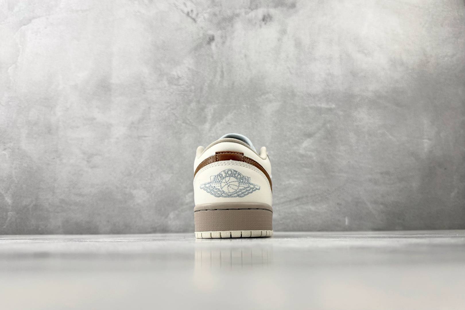 Jordan Air Jordan 1 米蓝 IR7553-422-Top High Quatity Cheap Sneakers Fashion Clothing Clothes Bags handbags Shoes of all Brand wholesale With The best Quality And Beautiful Price from China Factory Chinese suppliers wholesaler seller Jordan Air Jordan 1 米蓝 IR7553-422