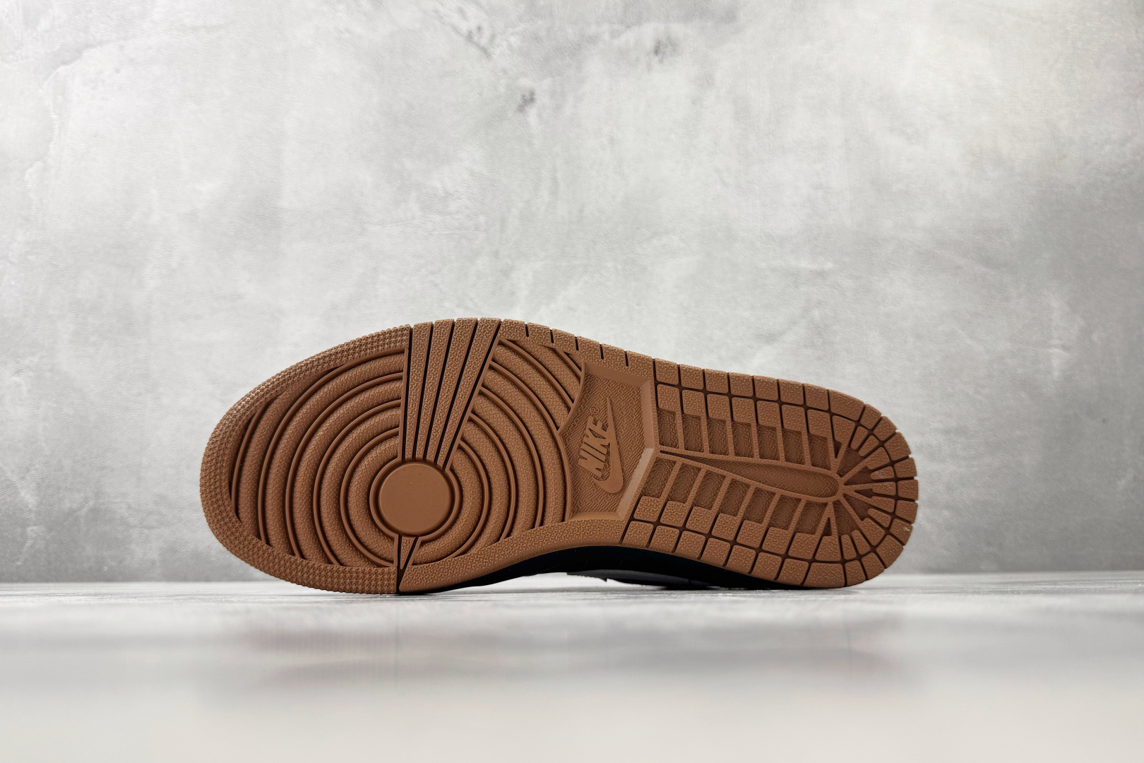 Jordan Air Jordan 1 深棕 IR7560-010-Top High Quatity Cheap Sneakers Fashion Clothing Clothes Bags handbags Shoes of all Brand wholesale With The best Quality And Beautiful Price from China Factory Chinese suppliers wholesaler seller Jordan Air Jordan 1 深棕 IR7560-010