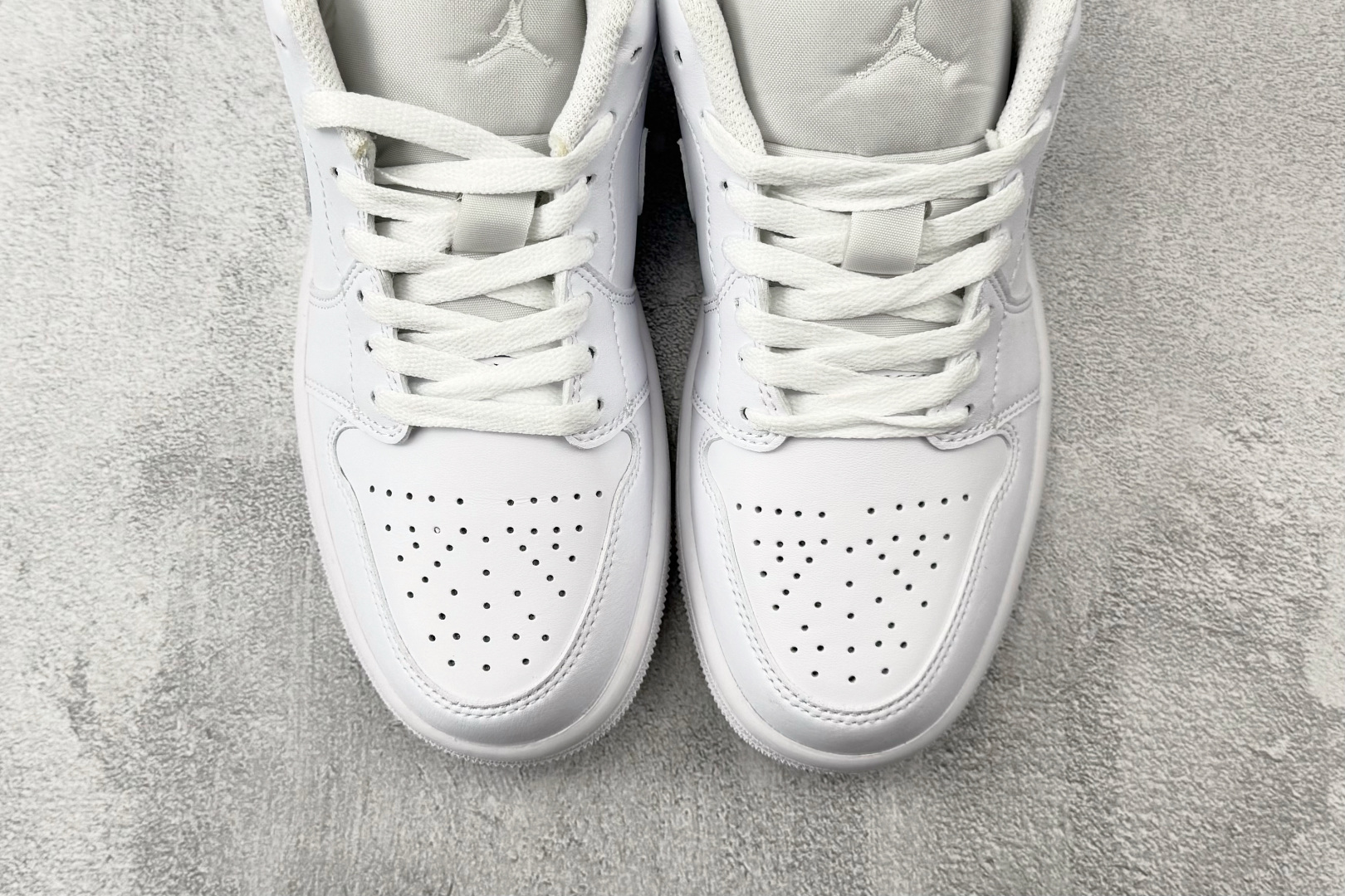 平台爆款 Jordan Air Jordan 1 Low 纯白 553558-136-Top High Quatity Cheap Sneakers Fashion Clothing Clothes Bags handbags Shoes of all Brand wholesale With The best Quality And Beautiful Price from China Factory Chinese suppliers wholesaler seller 平台爆款 Jordan Air Jordan 1 Low 纯白 553558-136