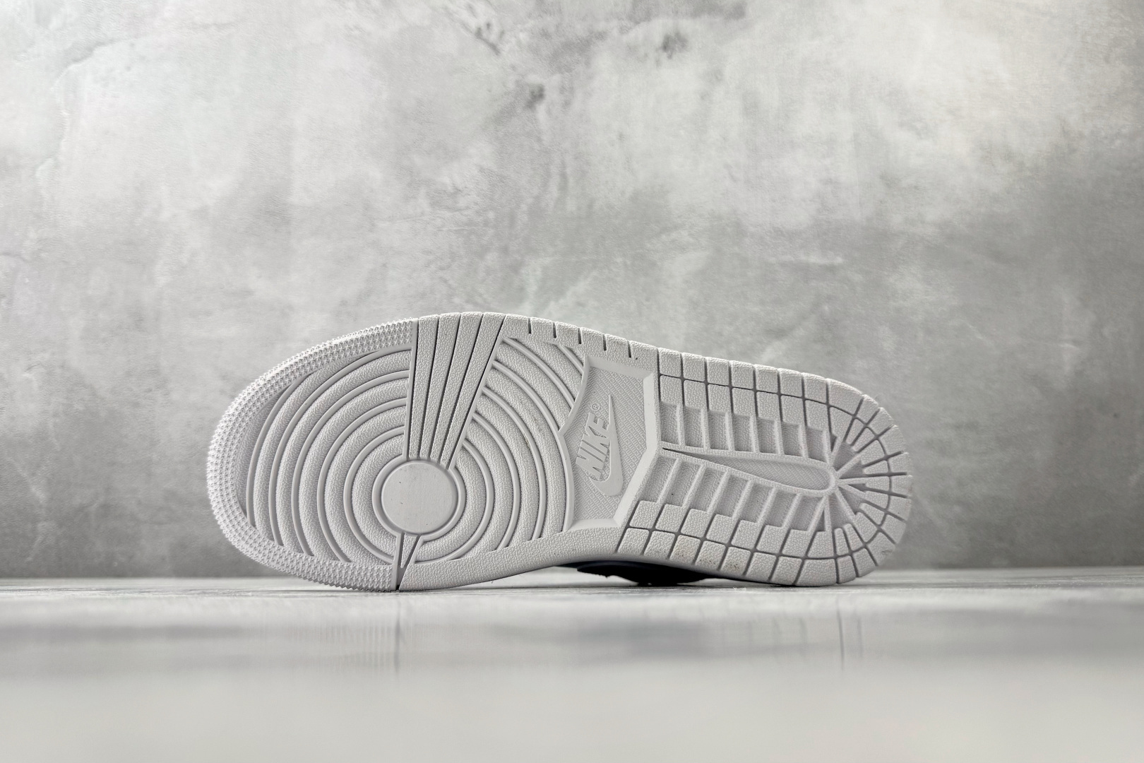 平台爆款 Jordan Air Jordan 1 Low 纯白 553558-136-Top High Quatity Cheap Sneakers Fashion Clothing Clothes Bags handbags Shoes of all Brand wholesale With The best Quality And Beautiful Price from China Factory Chinese suppliers wholesaler seller 平台爆款 Jordan Air Jordan 1 Low 纯白 553558-136