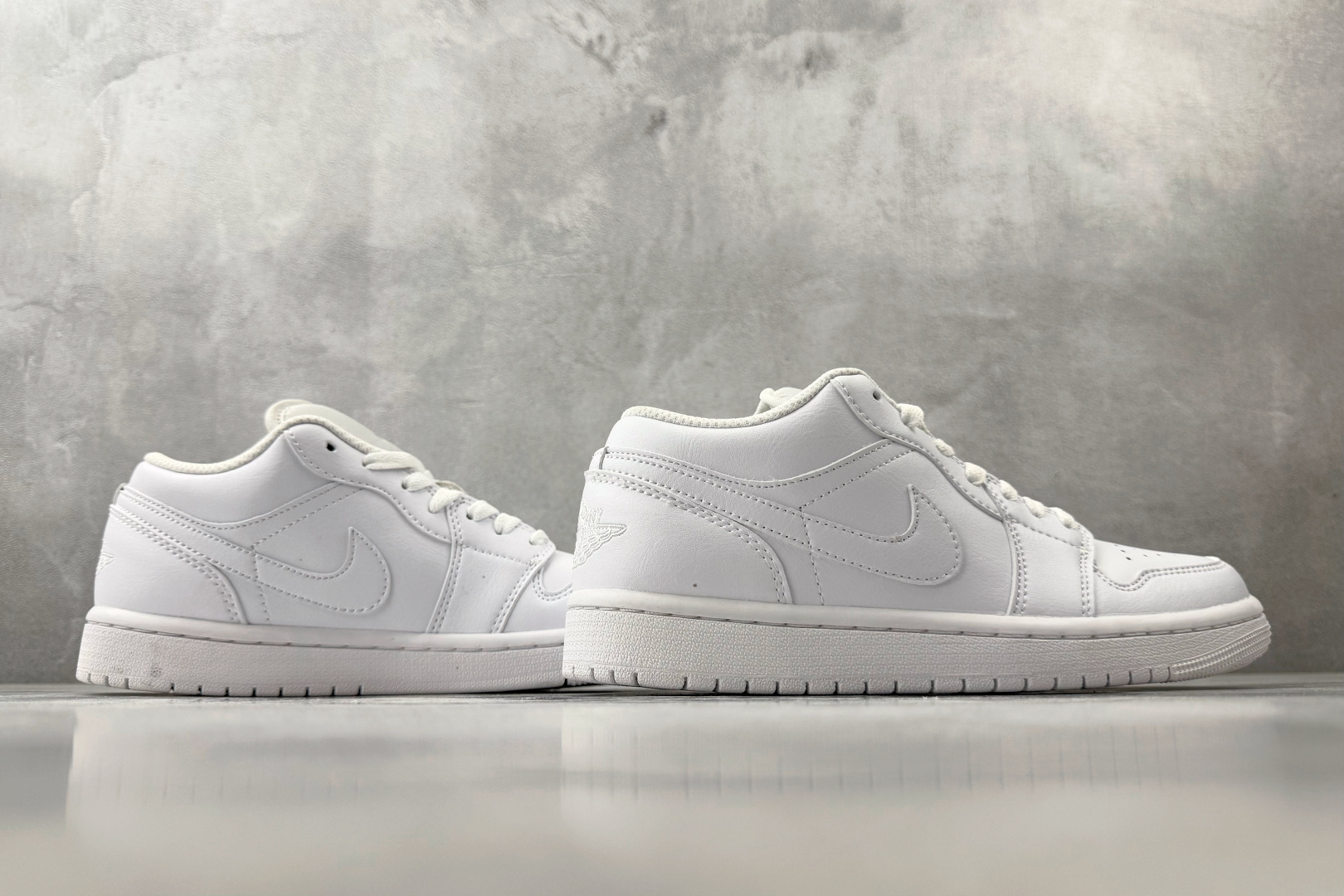 平台爆款 Jordan Air Jordan 1 Low 纯白 553558-136-Top High Quatity Cheap Sneakers Fashion Clothing Clothes Bags handbags Shoes of all Brand wholesale With The best Quality And Beautiful Price from China Factory Chinese suppliers wholesaler seller 平台爆款 Jordan Air Jordan 1 Low 纯白 553558-136