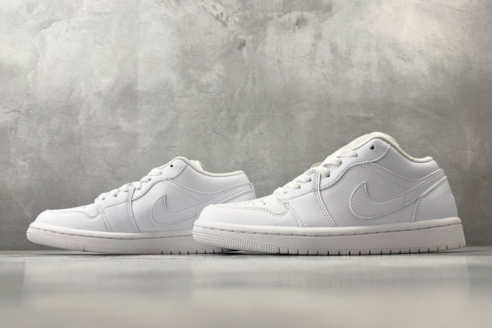 平台爆款 Jordan Air Jordan 1 Low 纯白 553558-136-Top High Quatity Cheap Sneakers Fashion Clothing Clothes Bags handbags Shoes of all Brand wholesale With The best Quality And Beautiful Price from China Factory Chinese suppliers wholesaler seller 平台爆款 Jordan Air Jordan 1 Low 纯白 553558-136