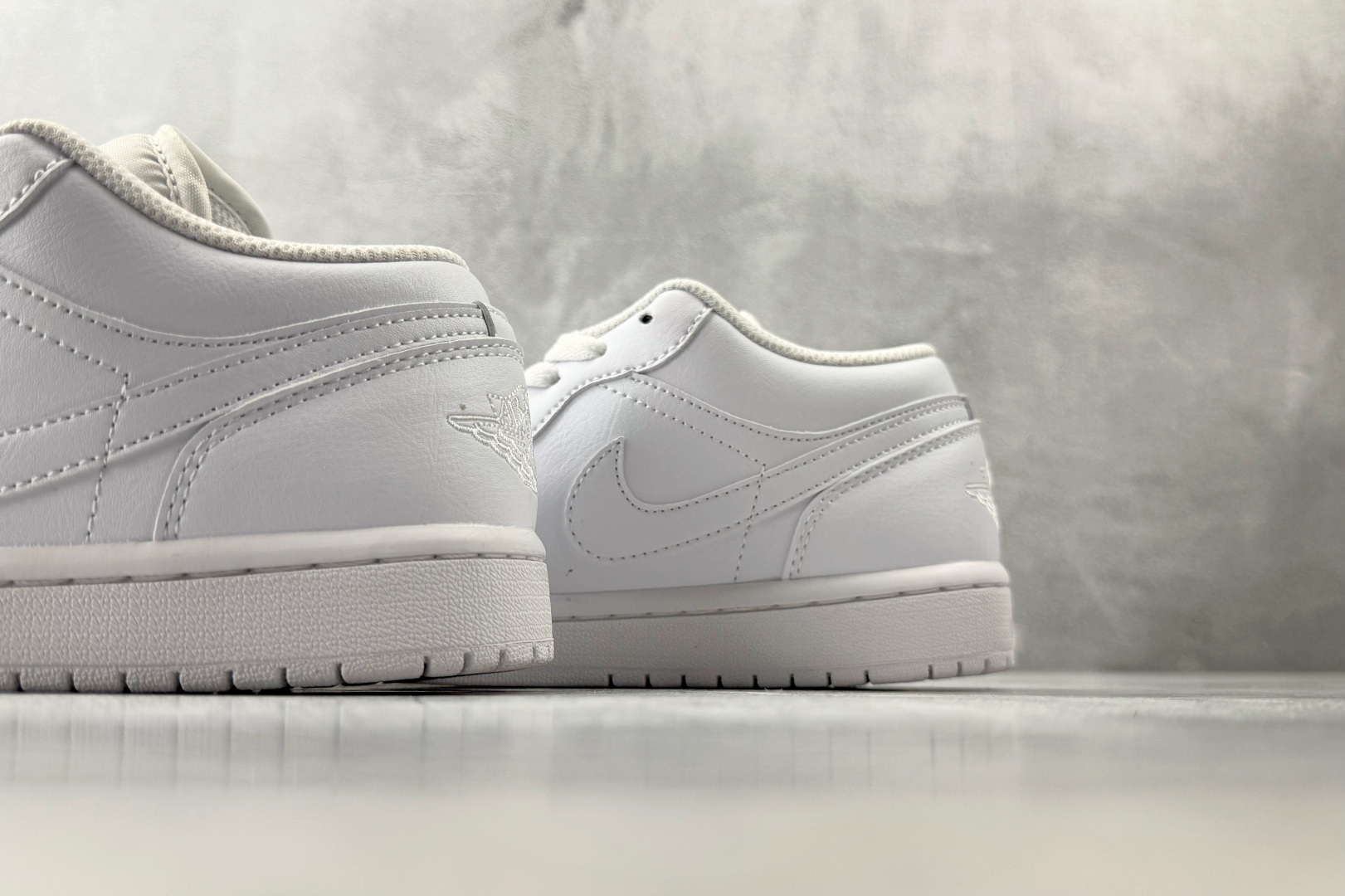 平台爆款 Jordan Air Jordan 1 Low 纯白 553558-136-Top High Quatity Cheap Sneakers Fashion Clothing Clothes Bags handbags Shoes of all Brand wholesale With The best Quality And Beautiful Price from China Factory Chinese suppliers wholesaler seller 平台爆款 Jordan Air Jordan 1 Low 纯白 553558-136