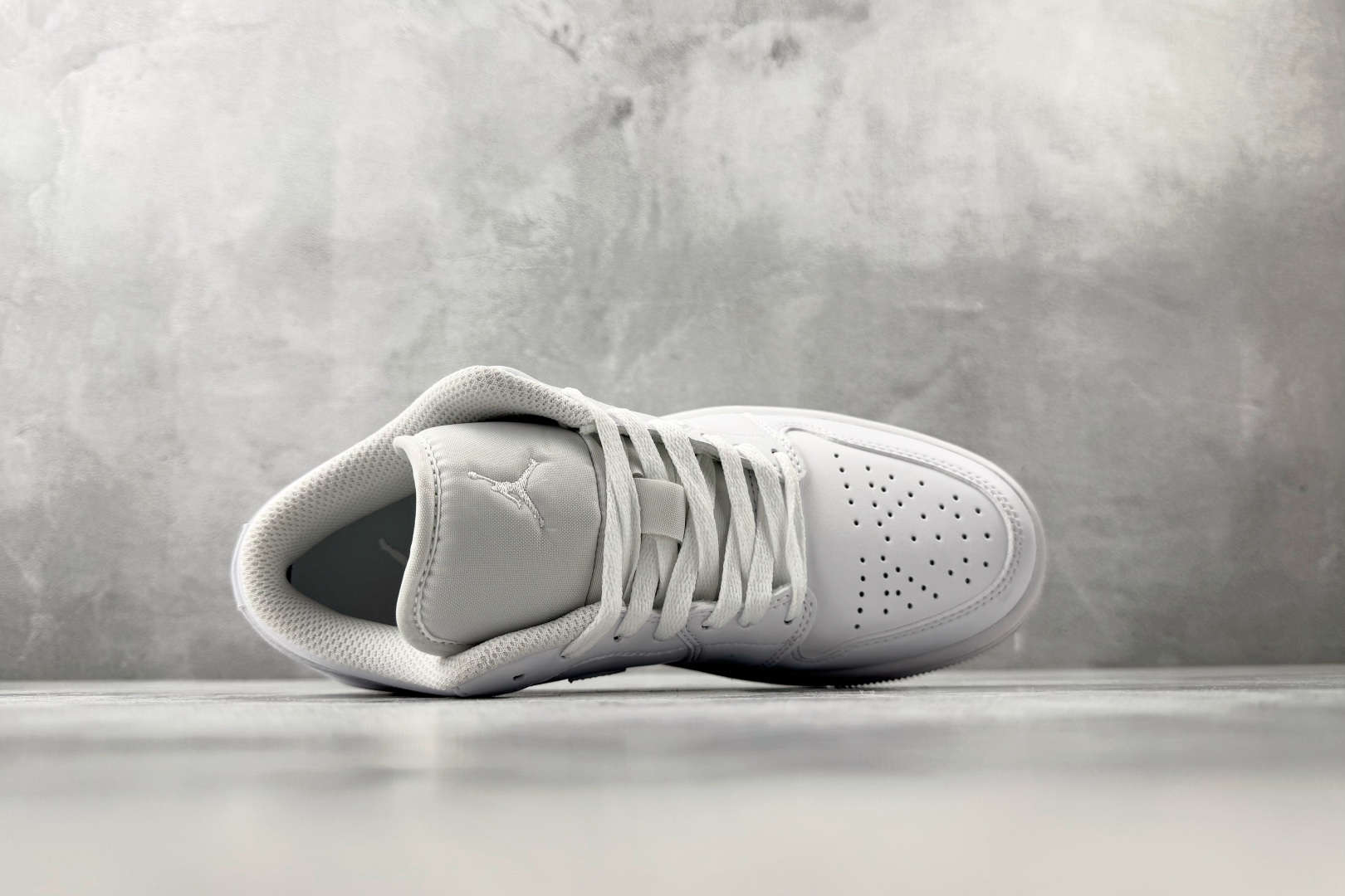 平台爆款 Jordan Air Jordan 1 Low 纯白 553558-136-Top High Quatity Cheap Sneakers Fashion Clothing Clothes Bags handbags Shoes of all Brand wholesale With The best Quality And Beautiful Price from China Factory Chinese suppliers wholesaler seller 平台爆款 Jordan Air Jordan 1 Low 纯白 553558-136