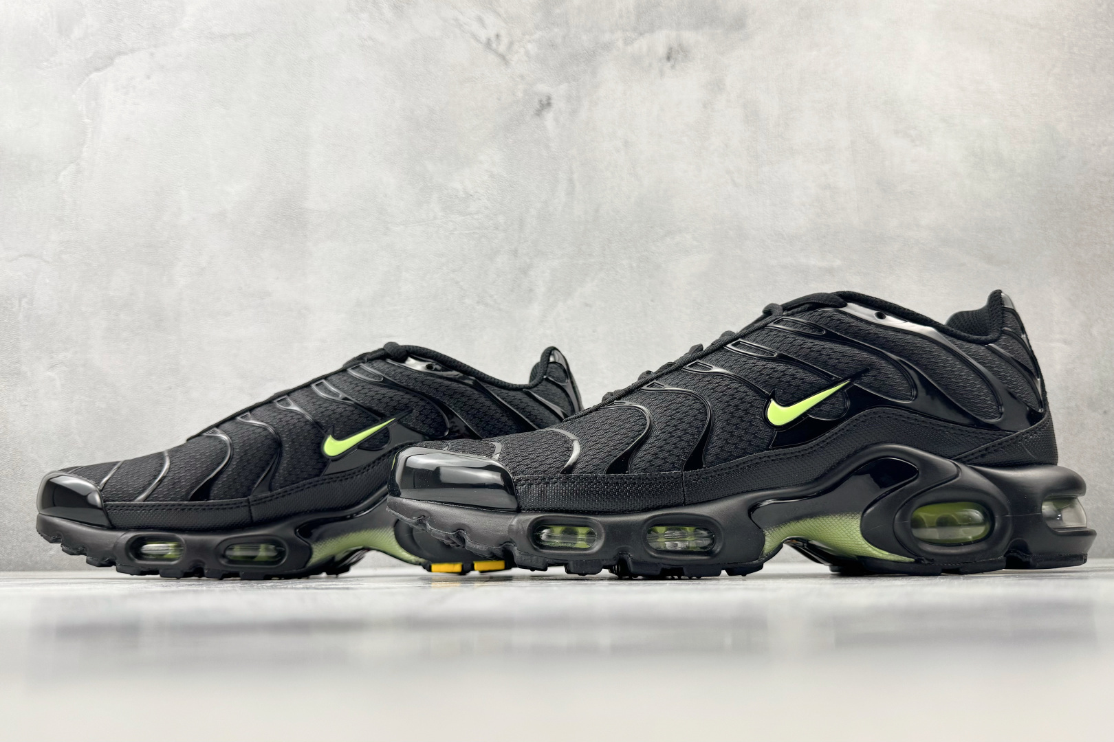 Nike Air Max Plus 黑色 DM0032-036-Top High Quatity Cheap Sneakers Fashion Clothing Clothes Bags handbags Shoes of all Brand wholesale With The best Quality And Beautiful Price from China Factory Chinese suppliers wholesaler seller Nike Air Max Plus 黑色 DM0032-036