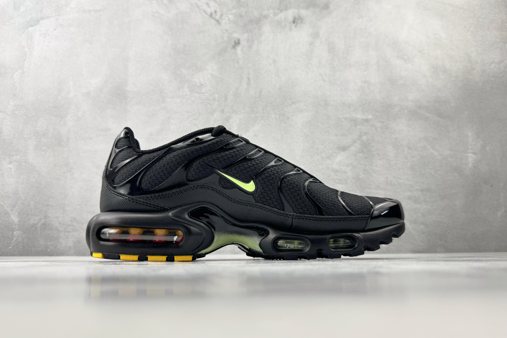 Nike Air Max Plus 黑色 DM0032-036-Top High Quatity Cheap Sneakers Fashion Clothing Clothes Bags handbags Shoes of all Brand wholesale With The best Quality And Beautiful Price from China Factory Chinese suppliers wholesaler seller Nike Air Max Plus 黑色 DM0032-036