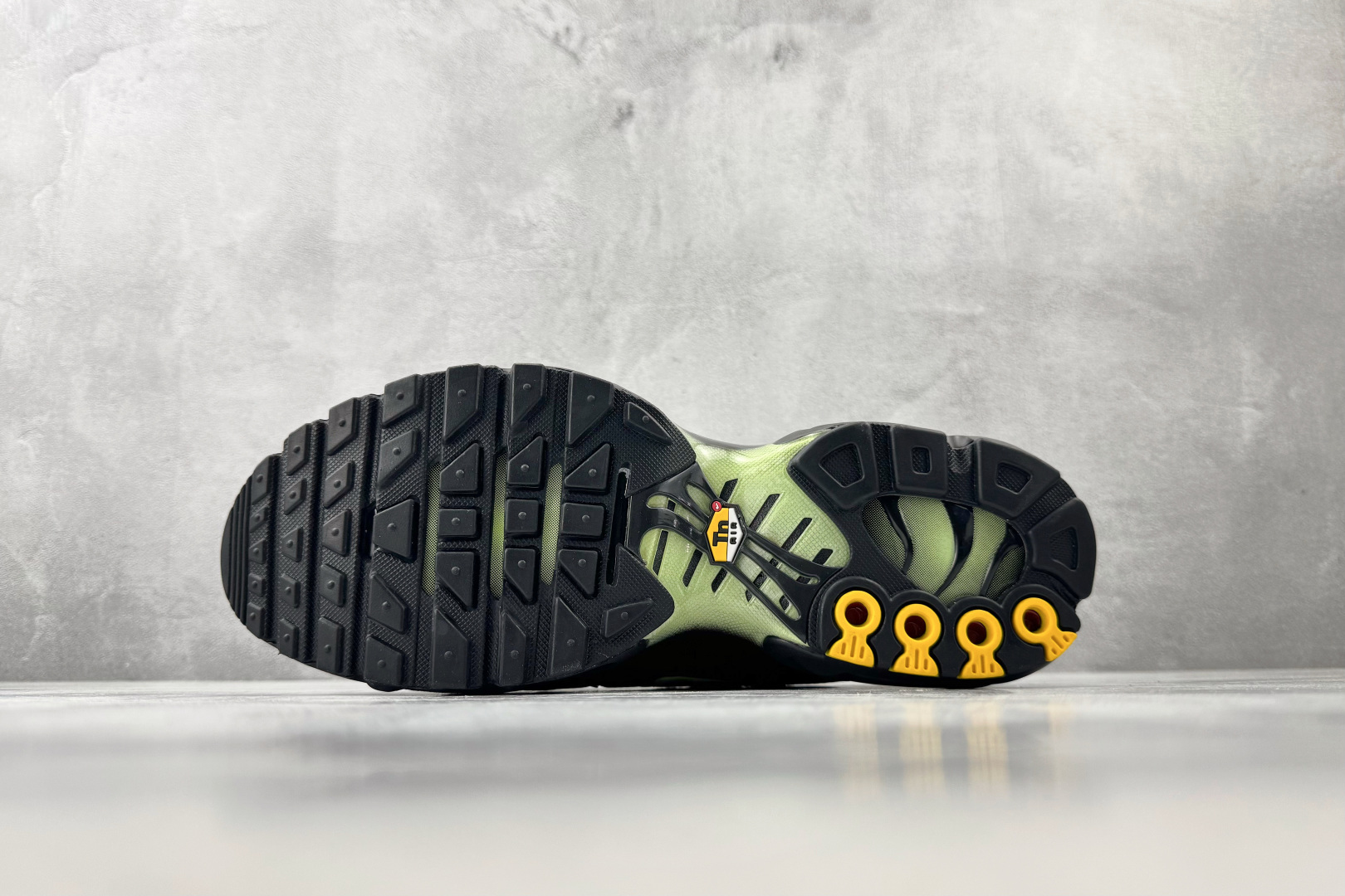 Nike Air Max Plus 黑色 DM0032-036-Top High Quatity Cheap Sneakers Fashion Clothing Clothes Bags handbags Shoes of all Brand wholesale With The best Quality And Beautiful Price from China Factory Chinese suppliers wholesaler seller Nike Air Max Plus 黑色 DM0032-036