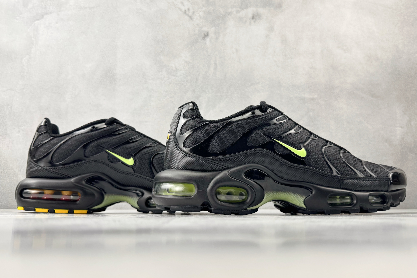 Nike Air Max Plus 黑色 DM0032-036-Top High Quatity Cheap Sneakers Fashion Clothing Clothes Bags handbags Shoes of all Brand wholesale With The best Quality And Beautiful Price from China Factory Chinese suppliers wholesaler seller Nike Air Max Plus 黑色 DM0032-036