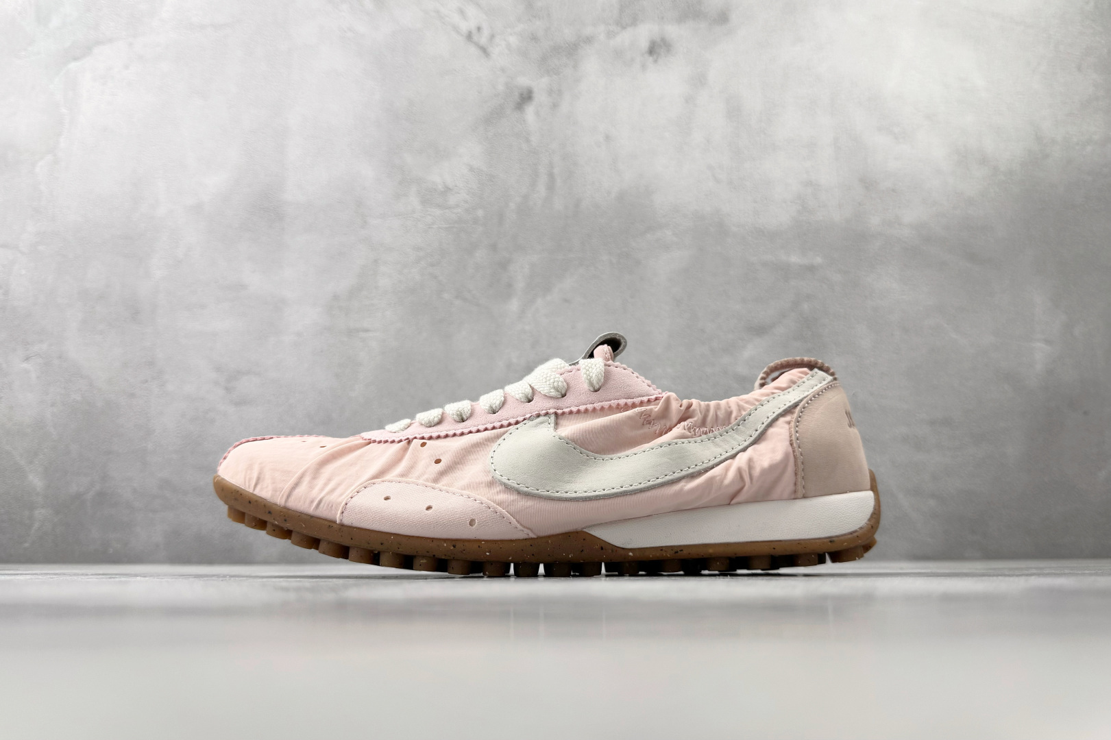 GOD 神版 Nike Moon Shoe x Jacquemus sp 粉色货号：HV8547-601