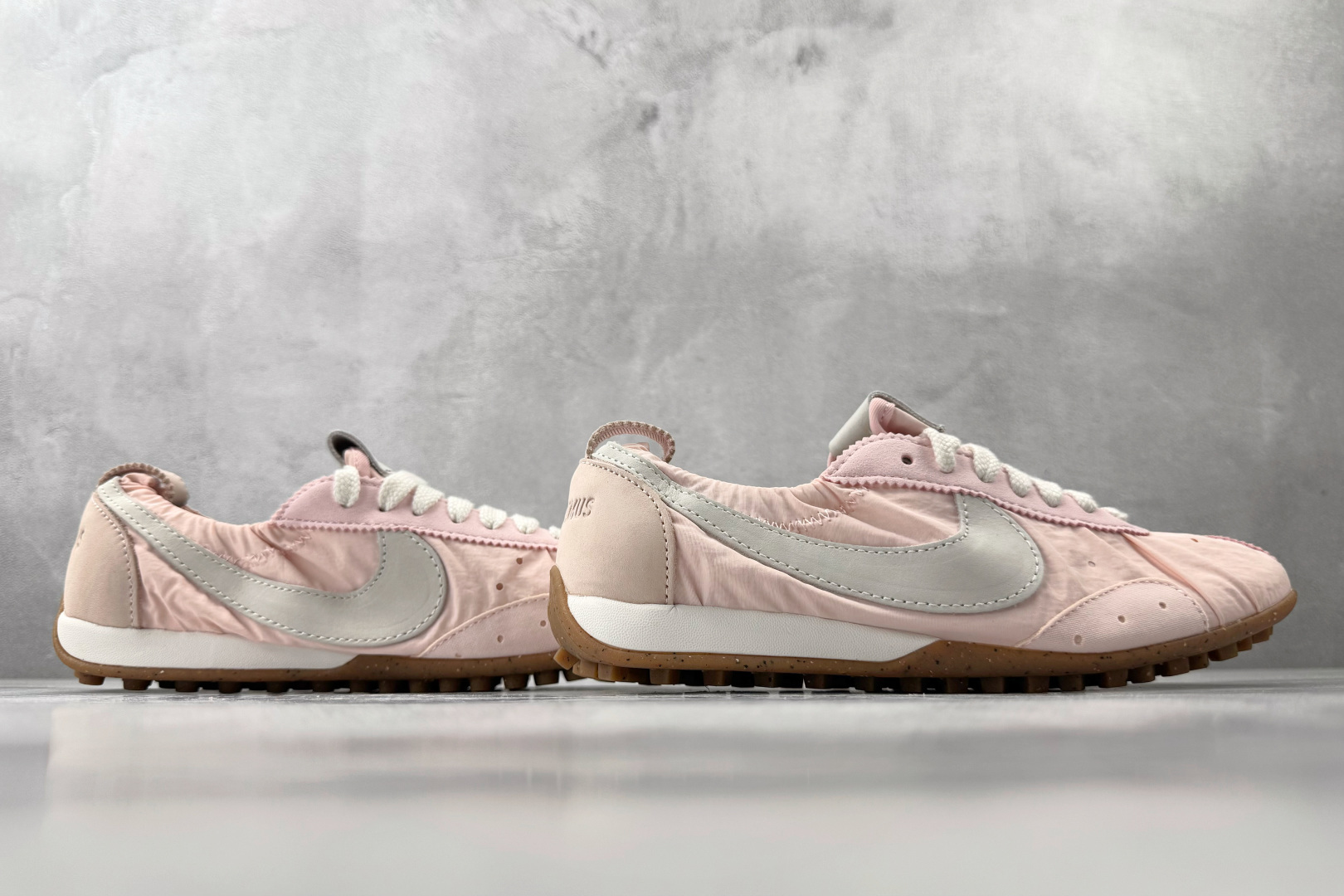 GOD 神版 Nike Moon Shoe x Jacquemus sp 粉色货号：HV8547-601