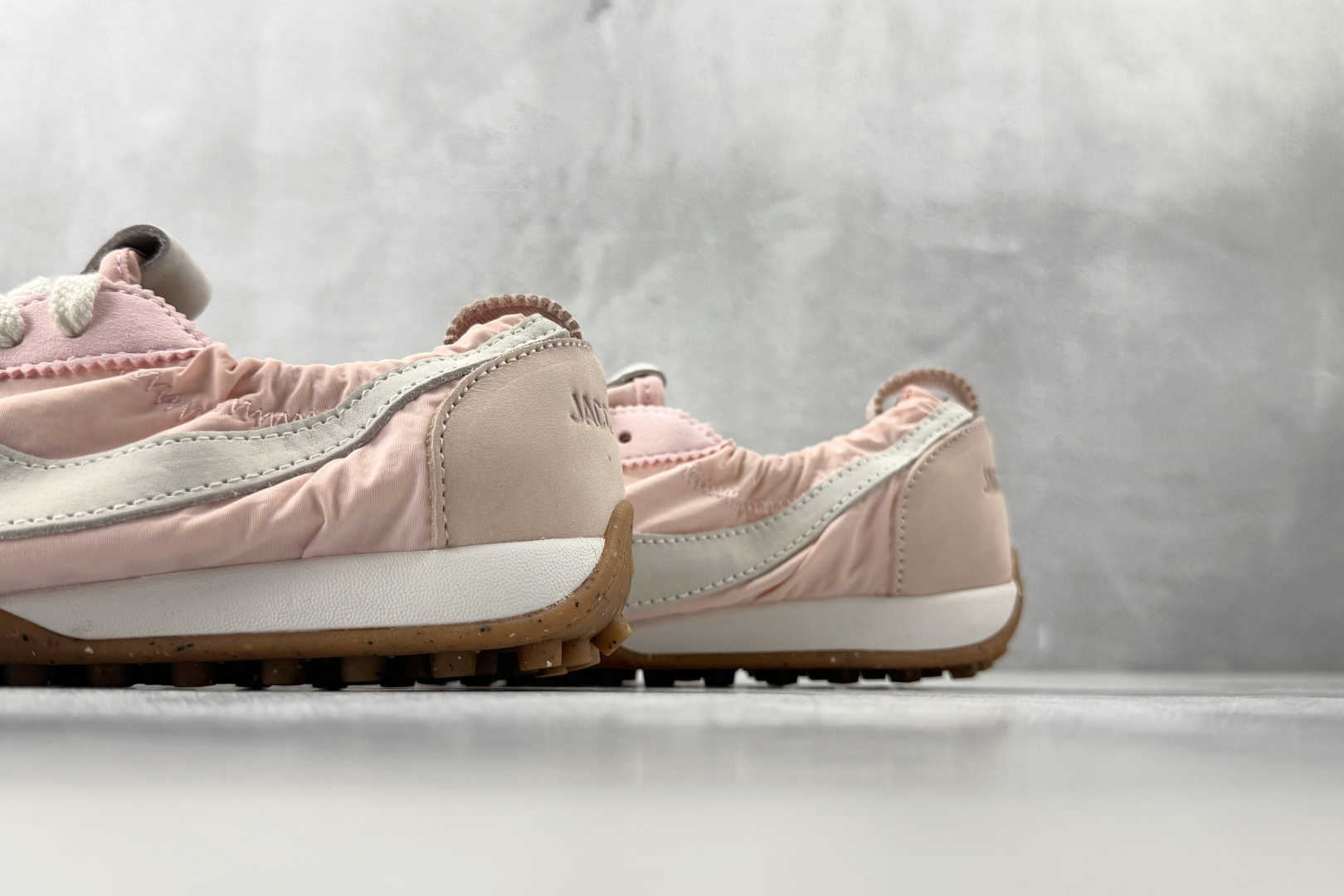 GOD 神版 Nike Moon Shoe x Jacquemus sp 粉色货号：HV8547-601