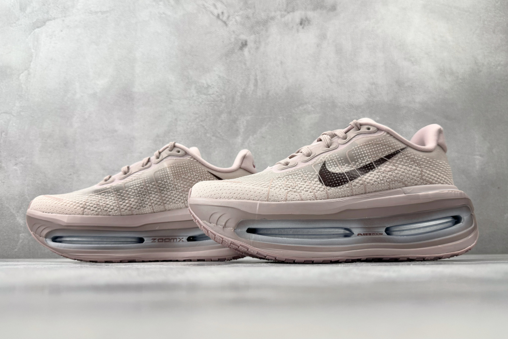 Diy Nike Vomero Premium 紫红货号：HM5973 607尺码：36 36.5 37