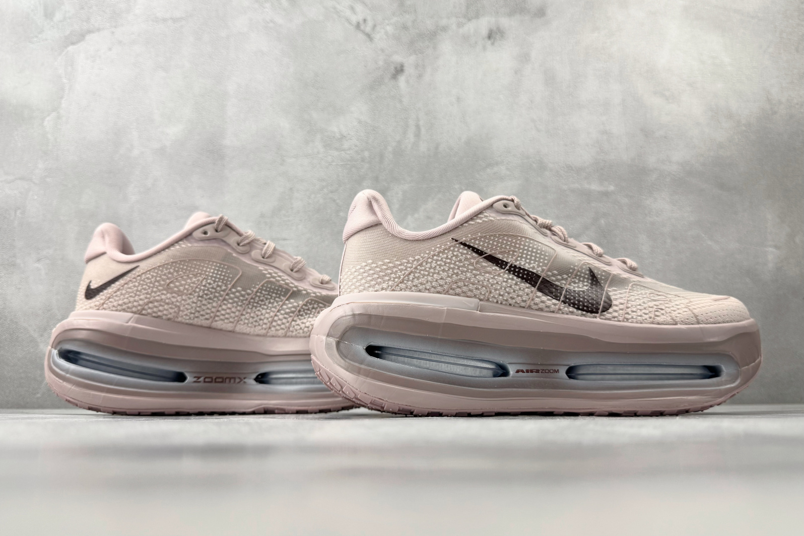 Diy Nike Vomero Premium 紫红货号：HM5973 607尺码：36 36.5 37