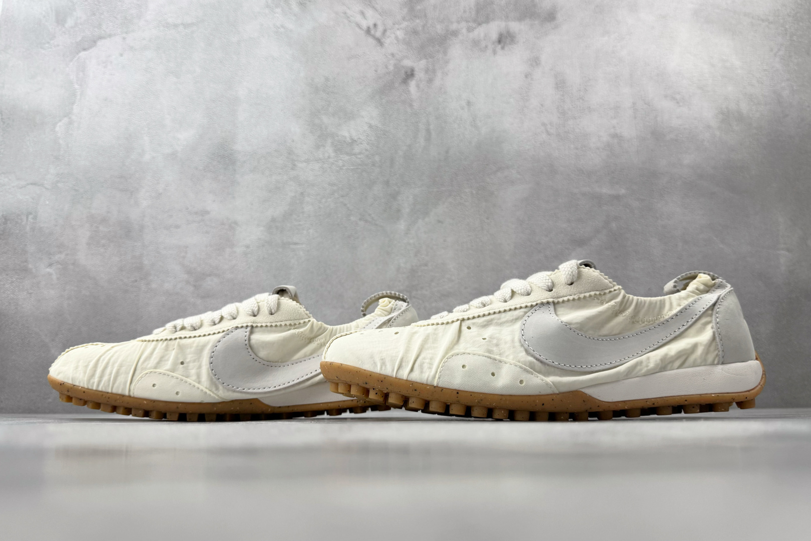 GOD 神版 Nike × Jacquemus MOON SHOES 米白色货号：HV8547-002尺