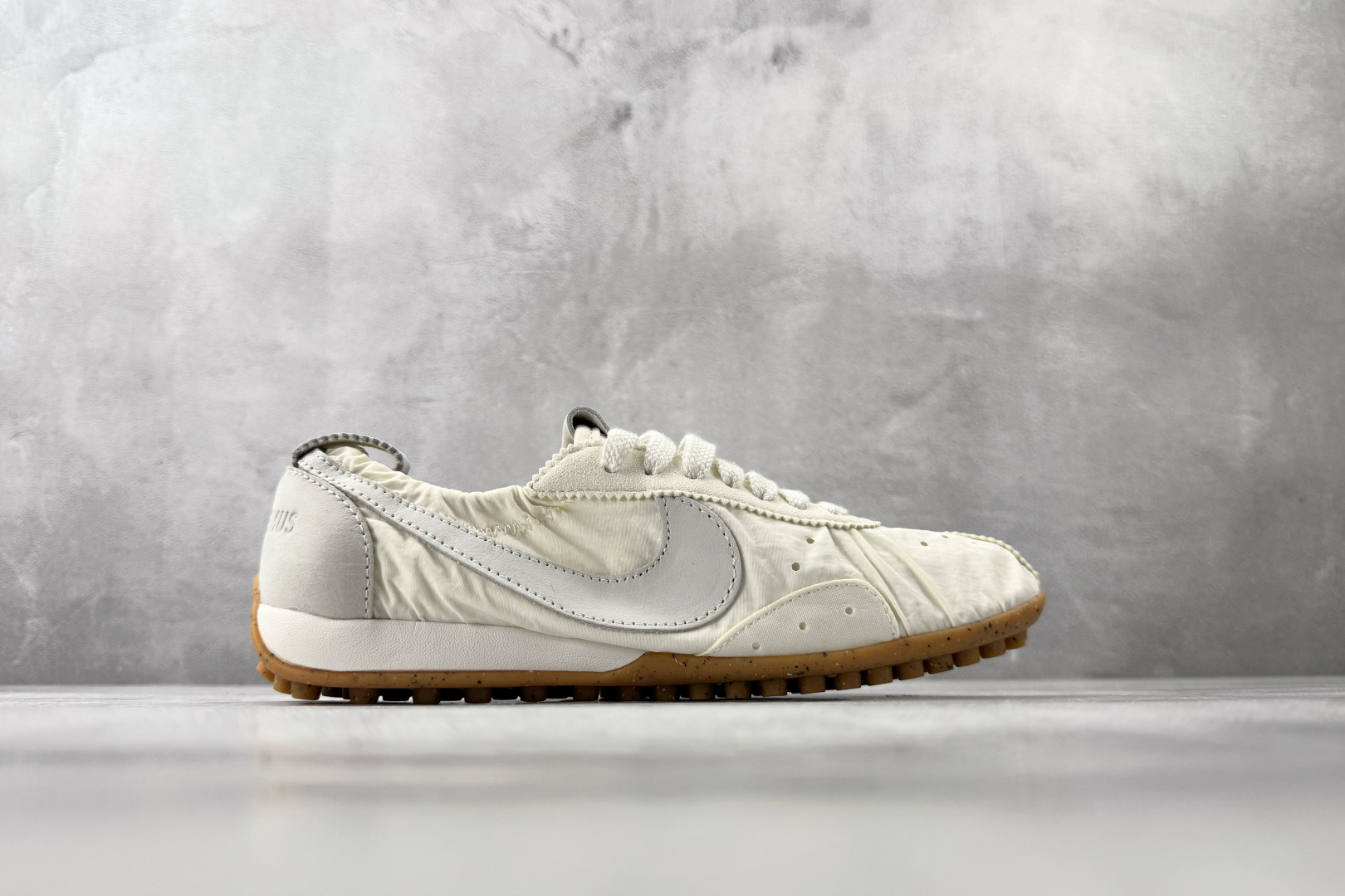 GOD 神版 Nike × Jacquemus MOON SHOES 米白色货号：HV8547-002尺