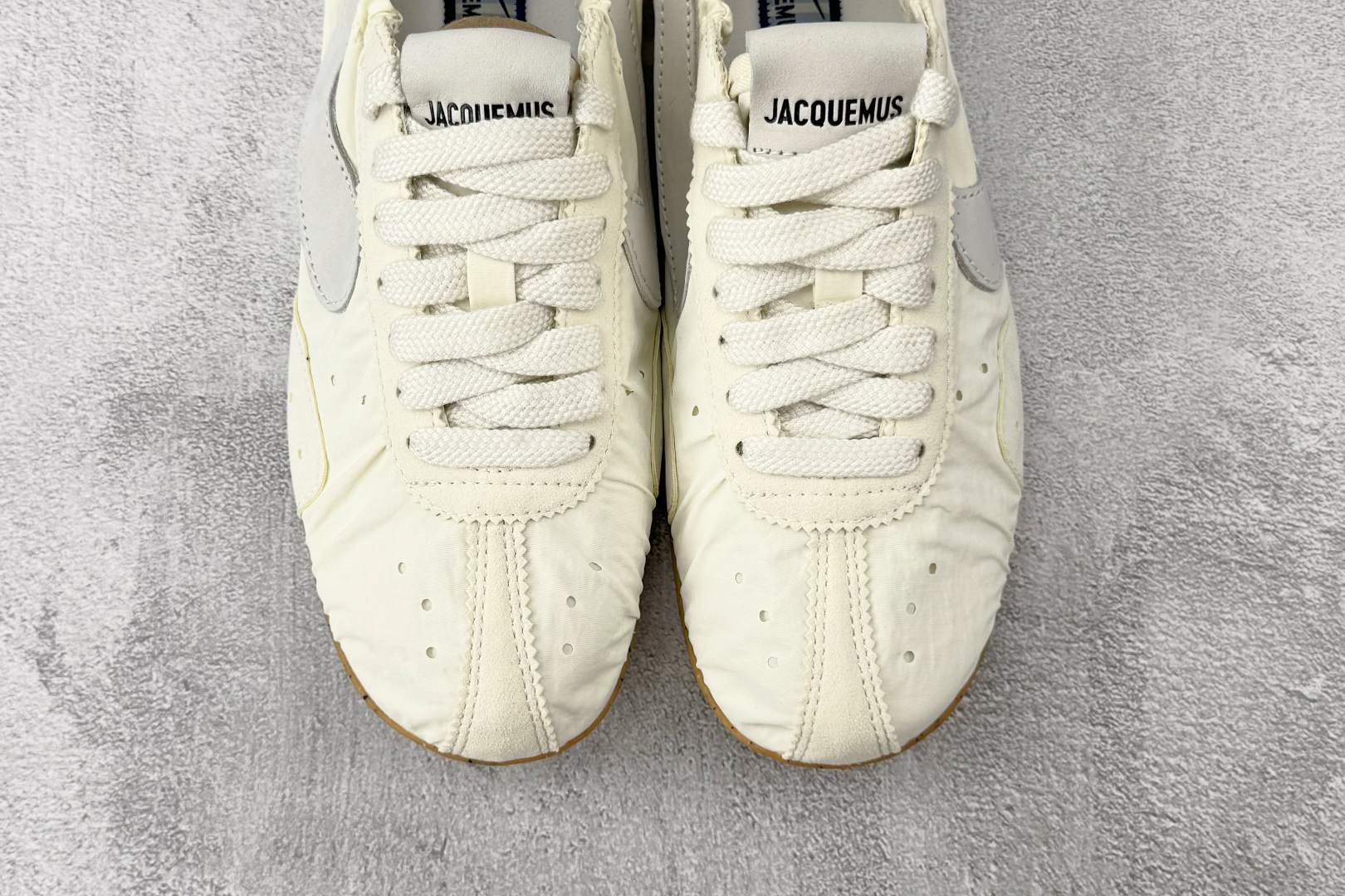 GOD 神版 Nike × Jacquemus MOON SHOES 米白色货号：HV8547-002尺