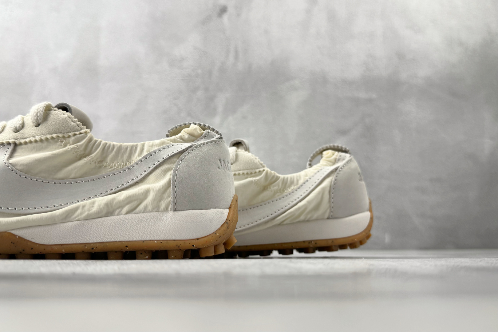 GOD 神版 Nike × Jacquemus MOON SHOES 米白色货号：HV8547-002尺