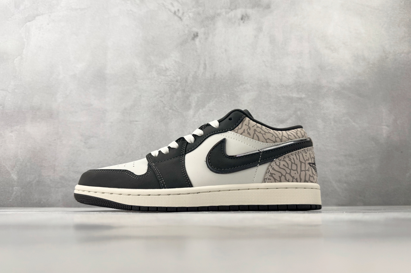 DT  公司级   Jordan Air Jordan 1 帆白宝蓝 货号：IU2268-100 尺码：40 40.5 