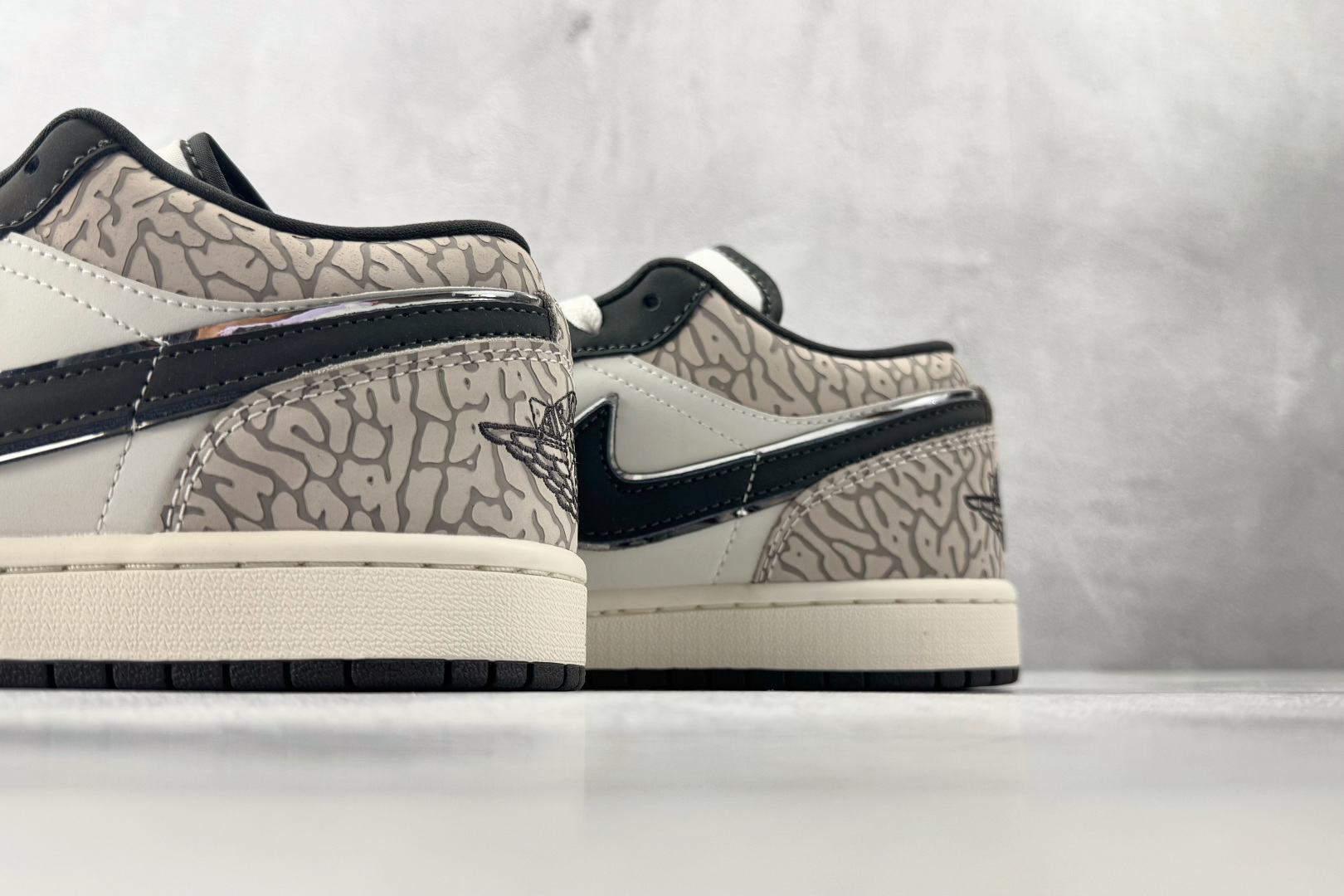 DT 公司级 Jordan Air Jordan 1 帆白宝蓝 货号:IU2268-100 尺码:40 40.5 DT 公司级 Jordan Air Jordan 1 帆白宝蓝 货号:IU2268-100 尺码:40 40.5