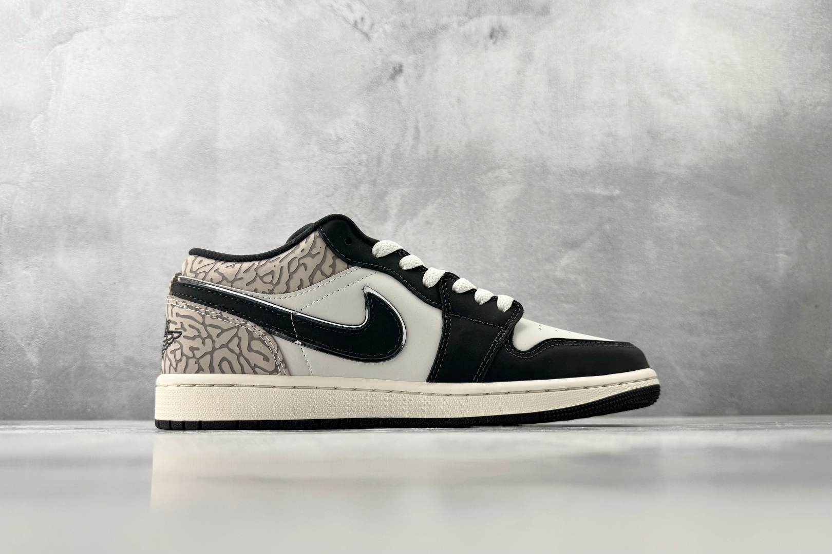 DT 公司级 Jordan Air Jordan 1 帆白宝蓝 货号:IU2268-100 尺码:40 40.5 DT 公司级 Jordan Air Jordan 1 帆白宝蓝 货号:IU2268-100 尺码:40 40.5