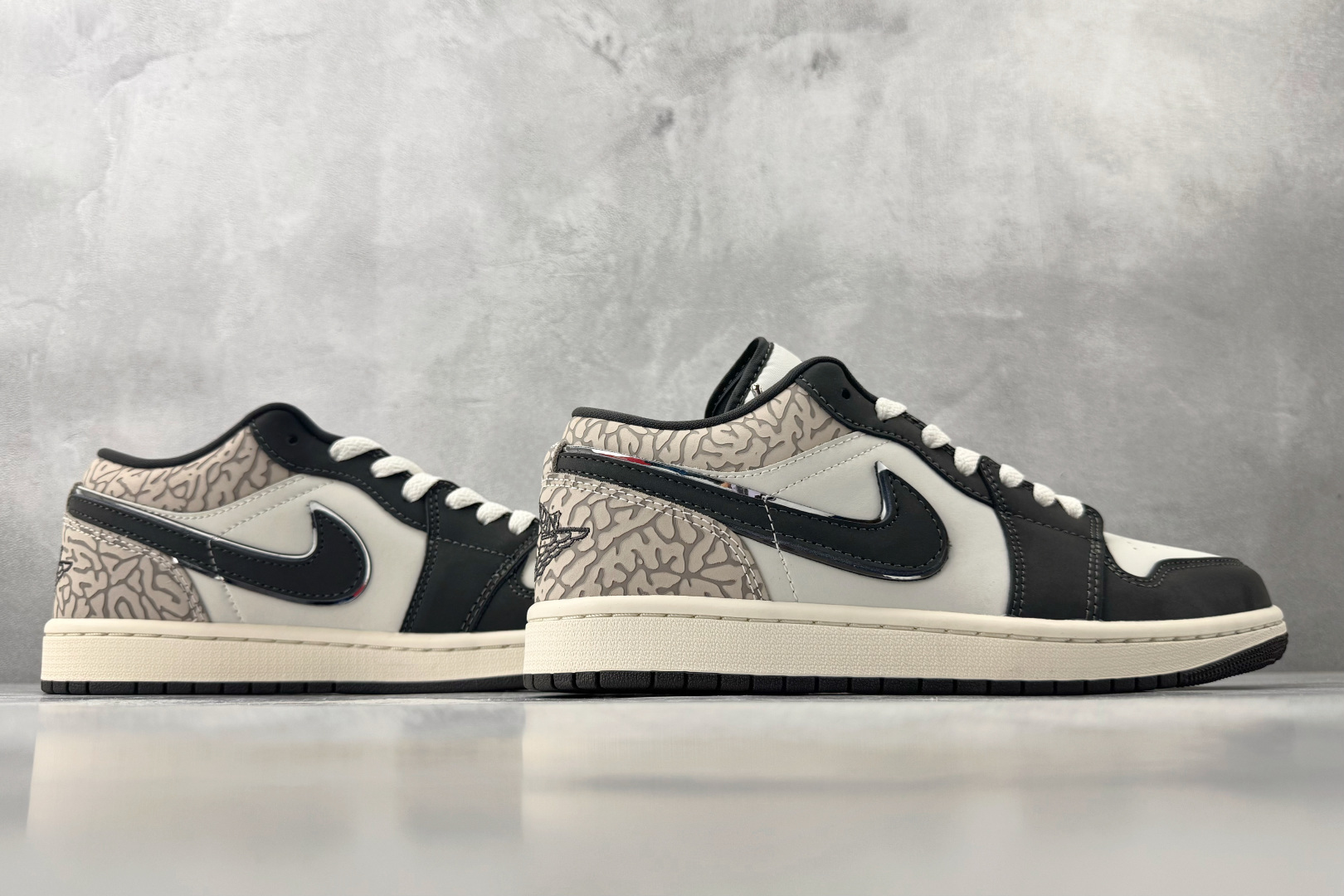 DT 公司级 Jordan Air Jordan 1 帆白宝蓝 货号:IU2268-100 尺码:40 40.5 DT 公司级 Jordan Air Jordan 1 帆白宝蓝 货号:IU2268-100 尺码:40 40.5